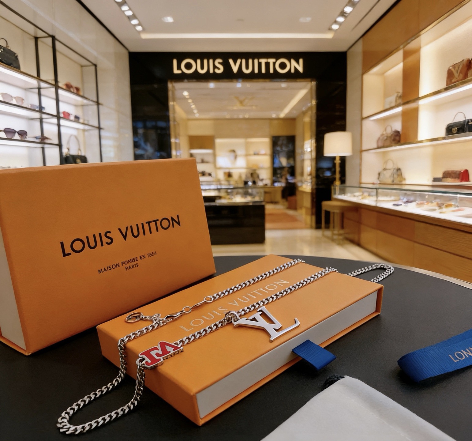 LV原單紅色大LOGO項鍊 粗鏈設計男款街頭潮流精品飾品| 13 LV原單紅色大LOGO項鍊 粗鏈設計男款街頭潮流精品飾品