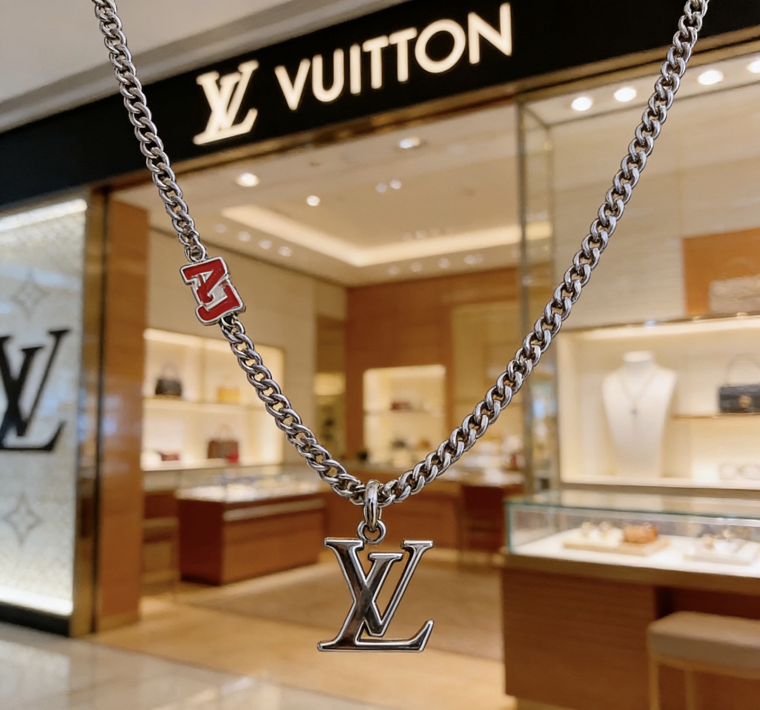 LV原單紅色大LOGO項鍊 粗鏈設計男款街頭潮流精品飾品| 8 LV原單紅色大LOGO項鍊 粗鏈設計男款街頭潮流精品飾品