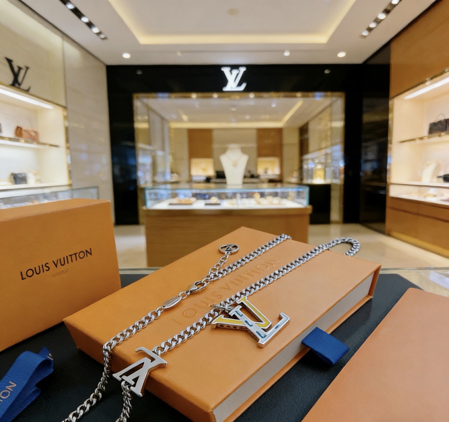 LV一比一雙鏈彩色LOGO項鍊 潮流疊戴設計男女同款精品飾品| 9 LV一比一雙鏈彩色LOGO項鍊 潮流疊戴設計男女同款精品飾品