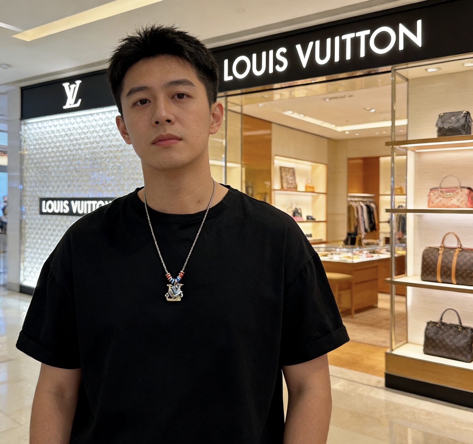 LV A貨心形LOGO吊墜項鍊 紅藍珠設計時尚百搭精品男女款| 11 LV A貨心形LOGO吊墜項鍊 紅藍珠設計時尚百搭精品男女款