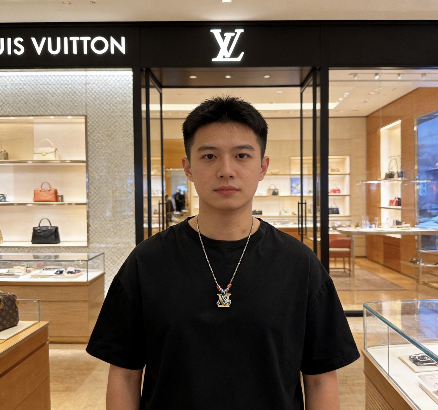 LV A貨心形LOGO吊墜項鍊 紅藍珠設計時尚百搭精品男女款| 8 LV A貨心形LOGO吊墜項鍊 紅藍珠設計時尚百搭精品男女款