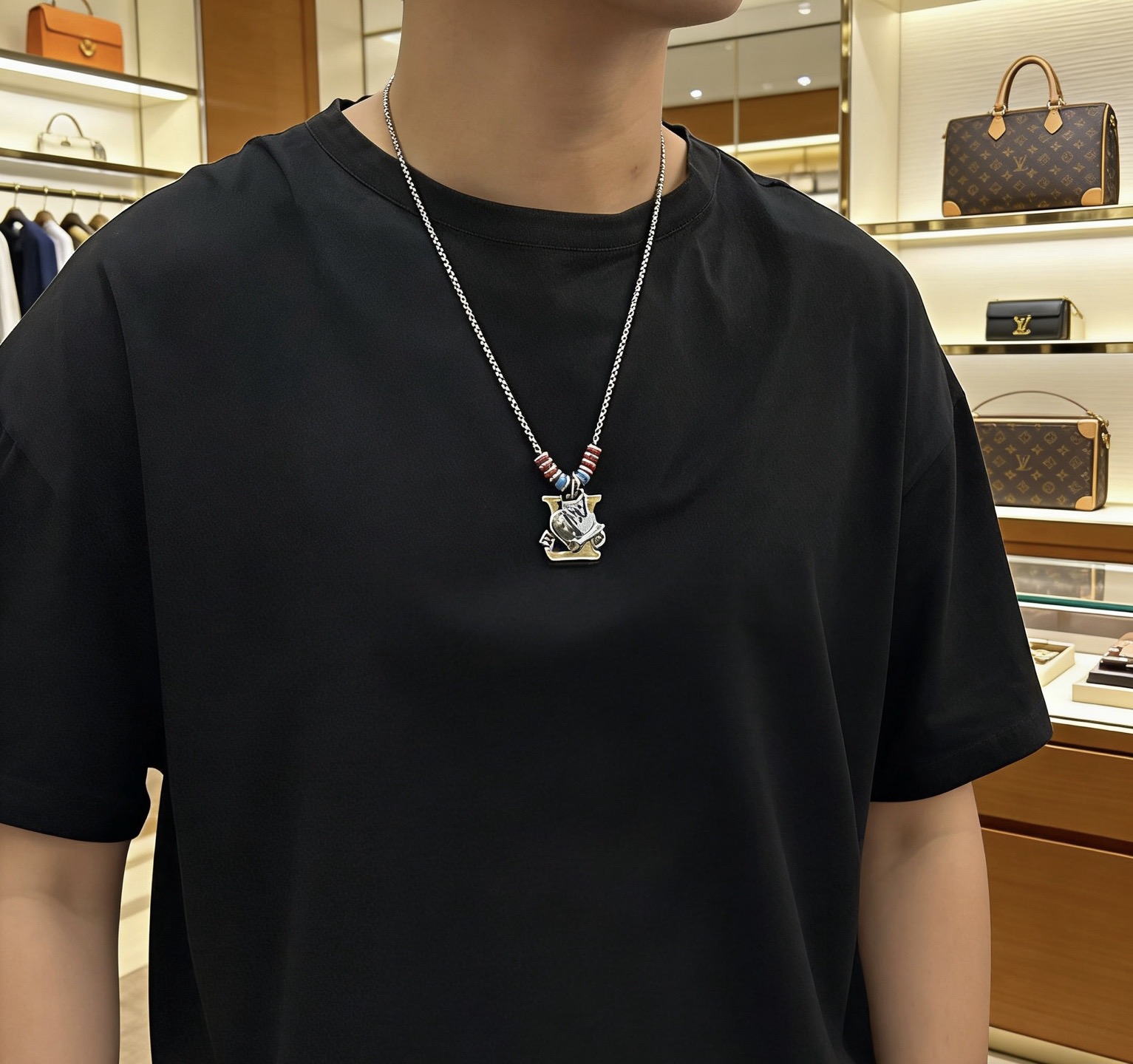 LV A貨心形LOGO吊墜項鍊 紅藍珠設計時尚百搭精品男女款| 7 LV A貨心形LOGO吊墜項鍊 紅藍珠設計時尚百搭精品男女款