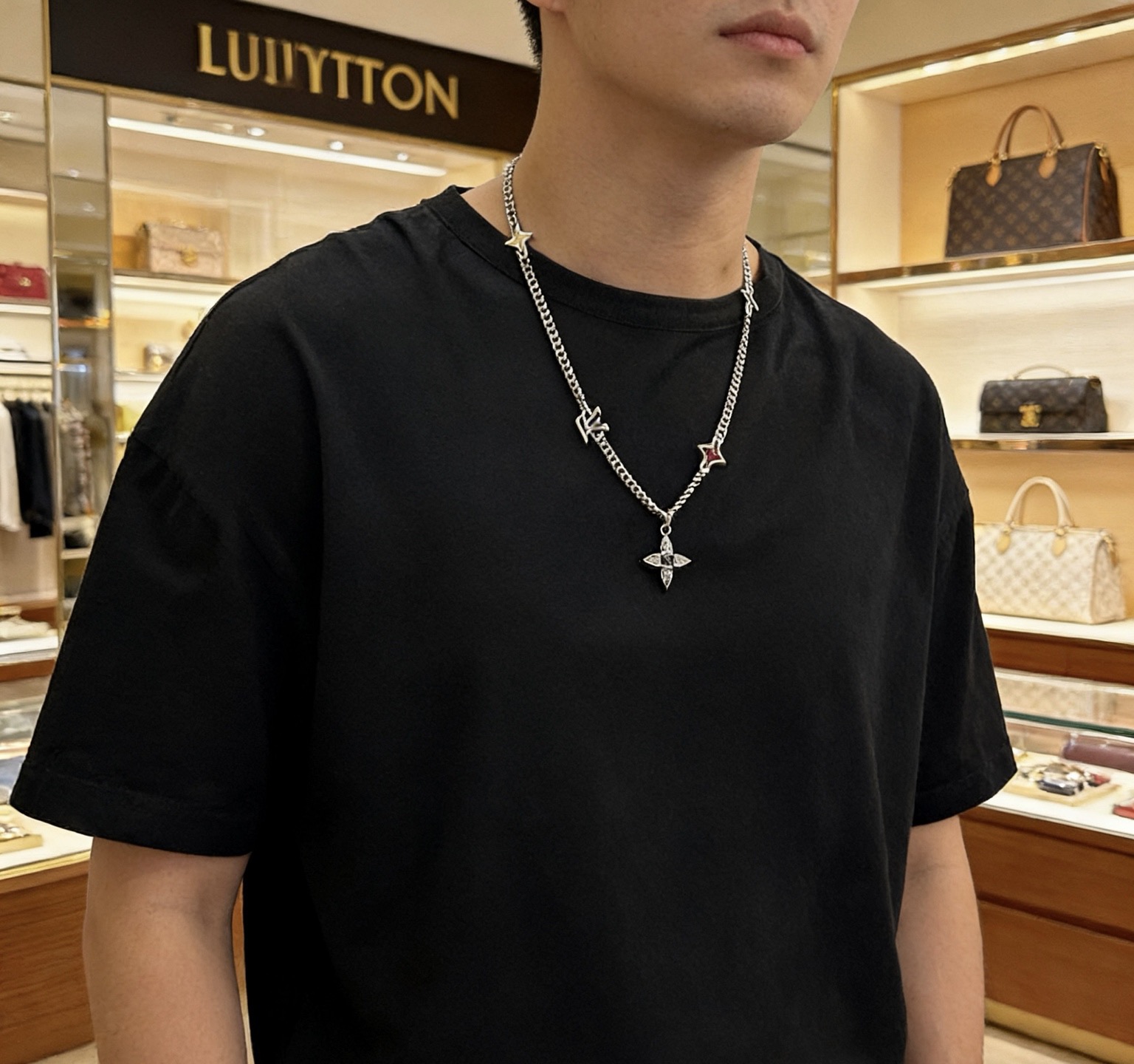 LV原單花卉鑽石吊墜項鍊 精緻閃耀設計高級感精品男女款| 9 LV原單花卉鑽石吊墜項鍊 精緻閃耀設計高級感精品男女款