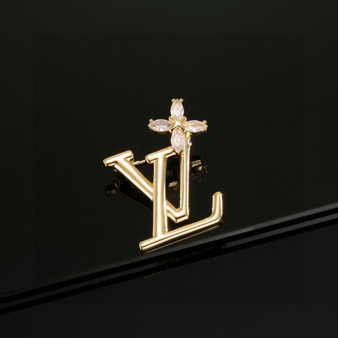 LV一比一經典字母胸針 鑲鑽花朵設計 高端精工飾品| 9 LV一比一經典字母胸針 鑲鑽花朵設計 高端精工飾品