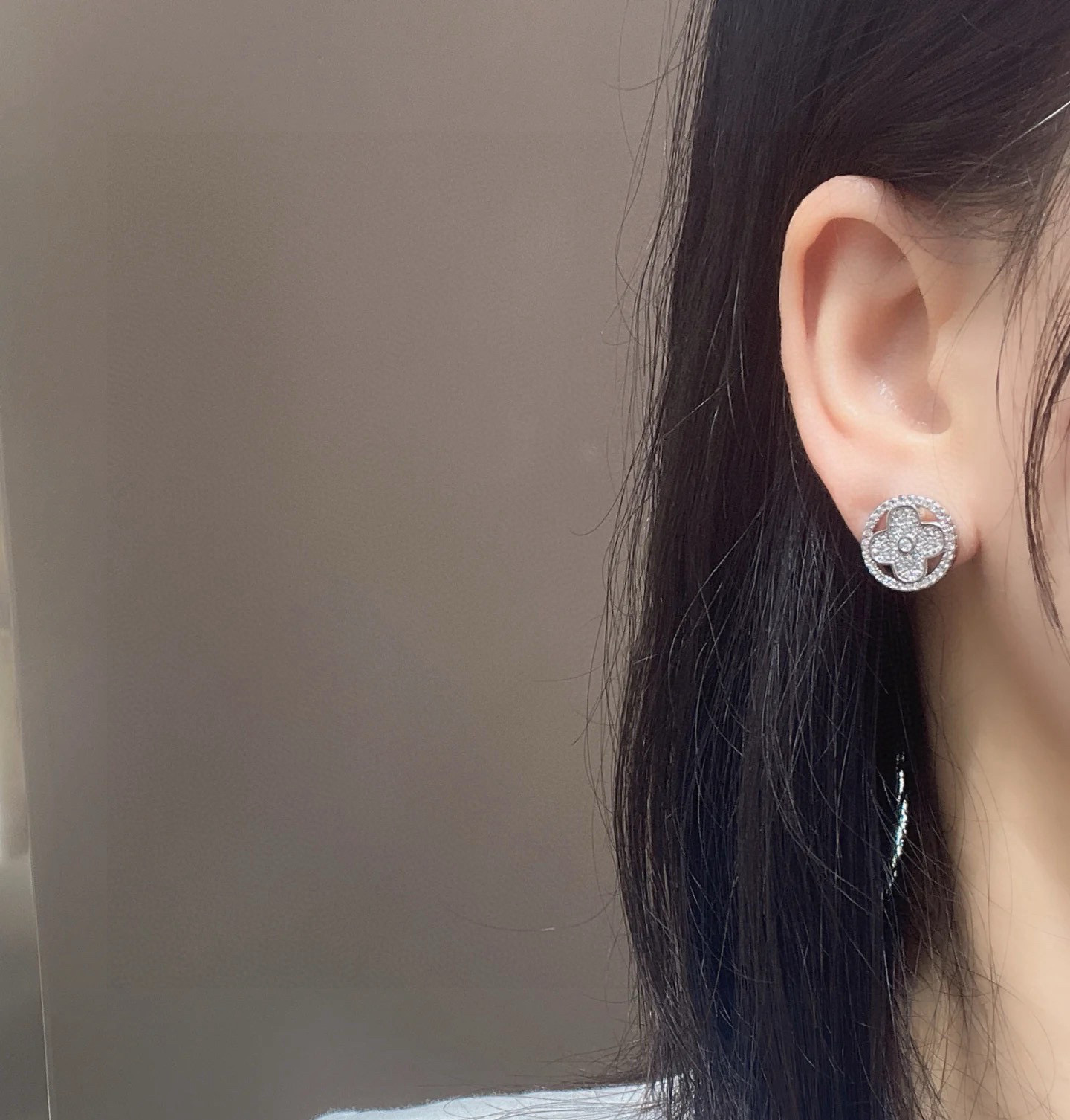 LV A貨滿鑽四葉花耳環 女款氣質百搭耳釘 高級感輕奢飾品| 12 LV A貨滿鑽四葉花耳環 女款氣質百搭耳釘 高級感輕奢飾品