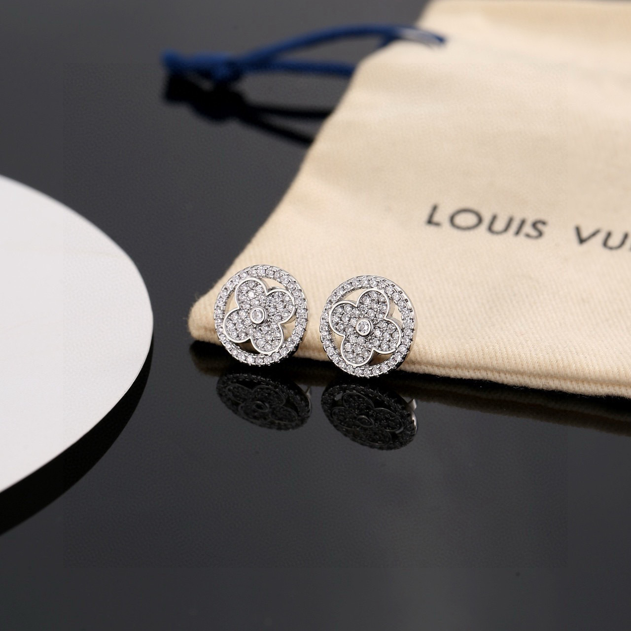 LV A貨滿鑽四葉花耳環 女款氣質百搭耳釘 高級感輕奢飾品| 10 LV A貨滿鑽四葉花耳環 女款氣質百搭耳釘 高級感輕奢飾品