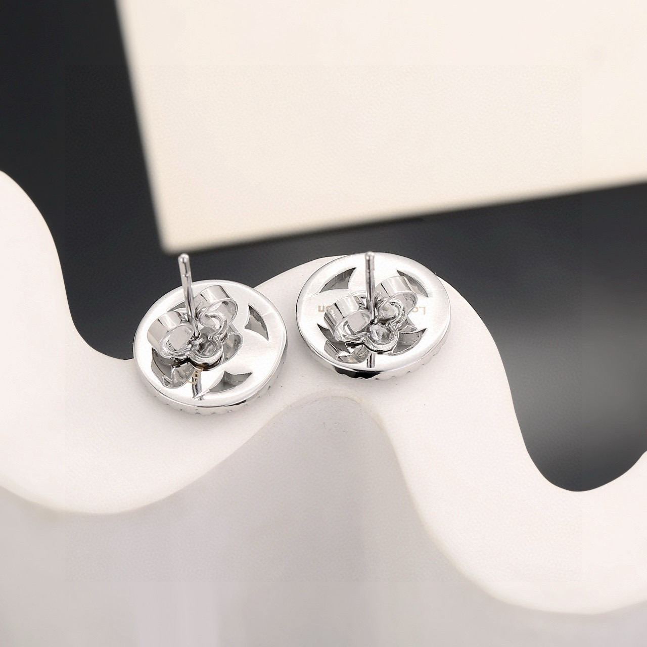 LV A貨滿鑽四葉花耳環 女款氣質百搭耳釘 高級感輕奢飾品| 11 LV A貨滿鑽四葉花耳環 女款氣質百搭耳釘 高級感輕奢飾品