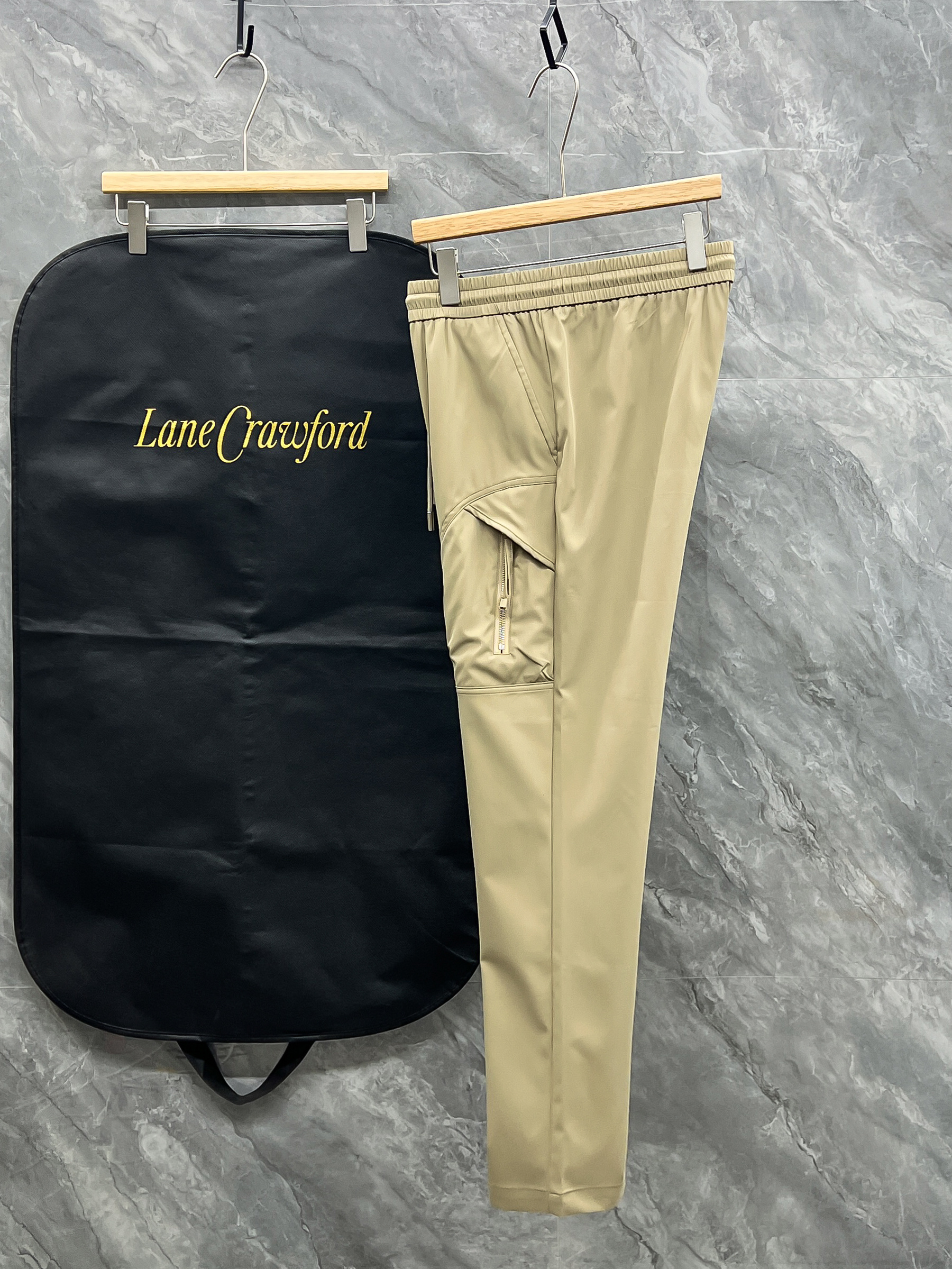 LV A貨 男款 長褲 多口袋機能設計 立體剪裁休閒款| 13 LV A貨 男款 長褲 多口袋機能設計 立體剪裁休閒款