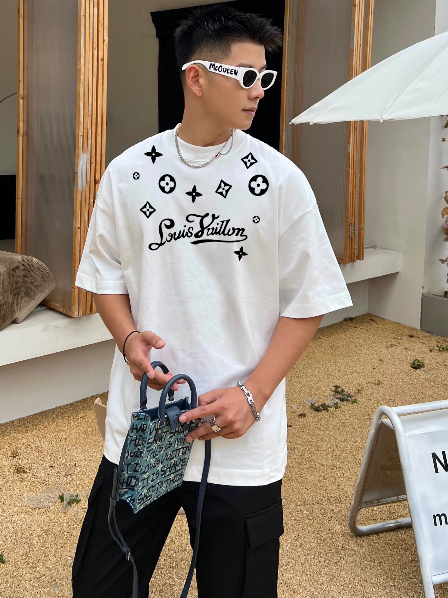 LV 高仿 男款 短袖T恤 字母印花設計 潮流休閒百搭款| 11 LV 高仿 男款 短袖T恤 字母印花設計 潮流休閒百搭款