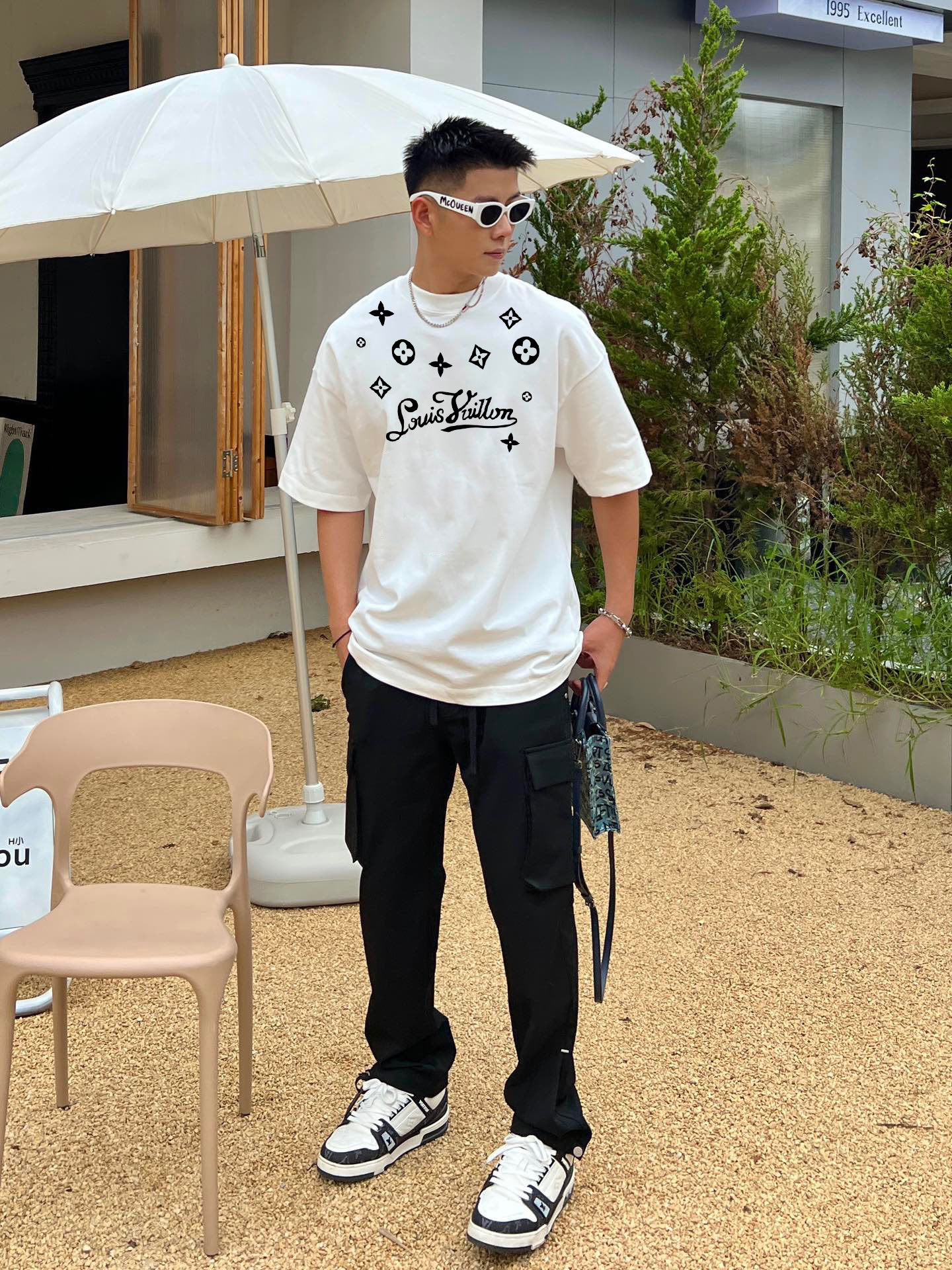 LV 高仿 男款 短袖T恤 字母印花設計 潮流休閒百搭款| 10 LV 高仿 男款 短袖T恤 字母印花設計 潮流休閒百搭款