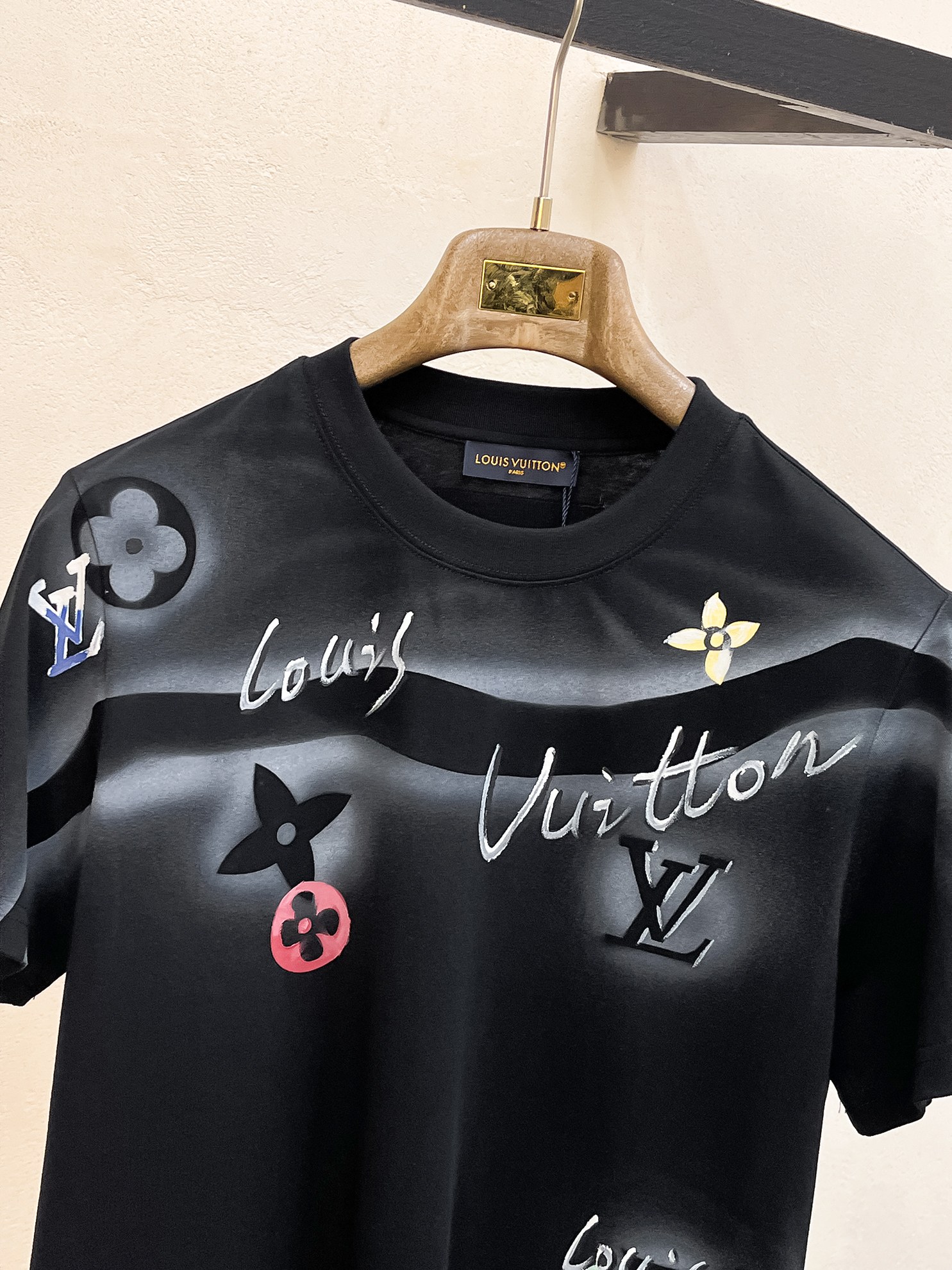 LV 一比一 男款 漸層字母印花短袖T恤 時尚百搭設計| 14 LV 一比一 男款 漸層字母印花短袖T恤 時尚百搭設計