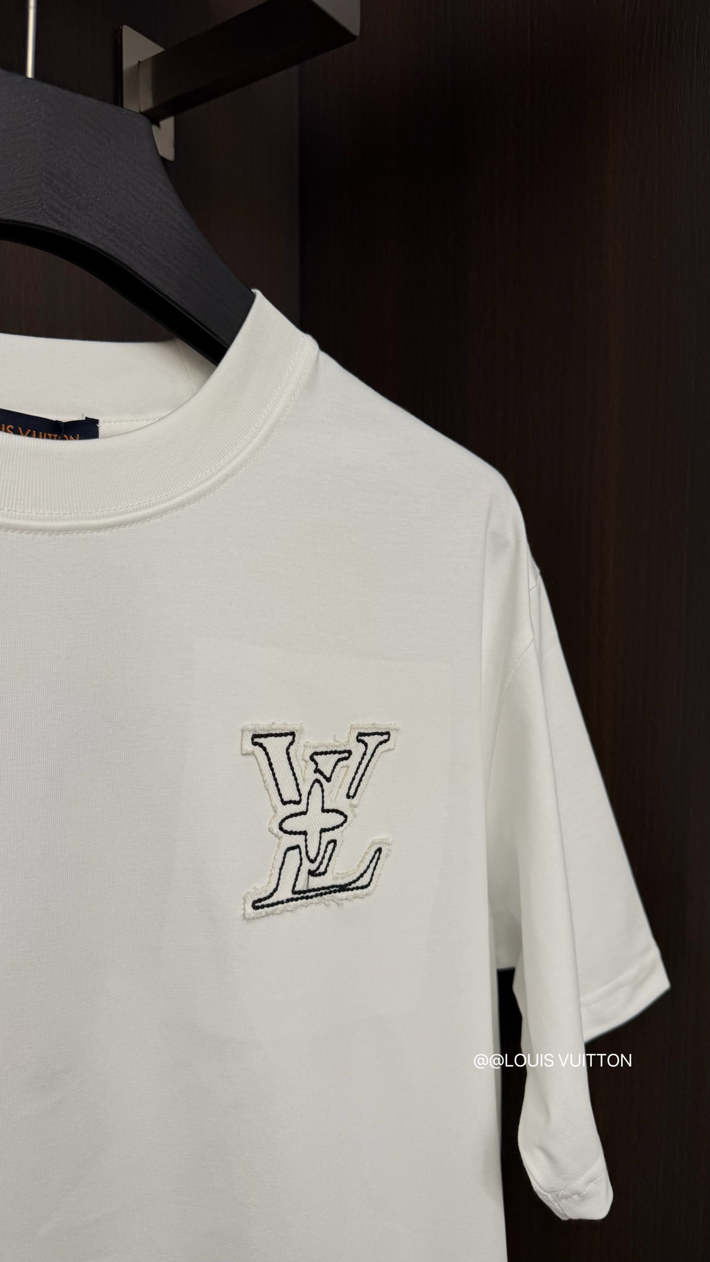 LV 一比一男款極簡刺繡短袖T恤 白色休閒百搭款| 14 LV 一比一男款極簡刺繡短袖T恤 白色休閒百搭款