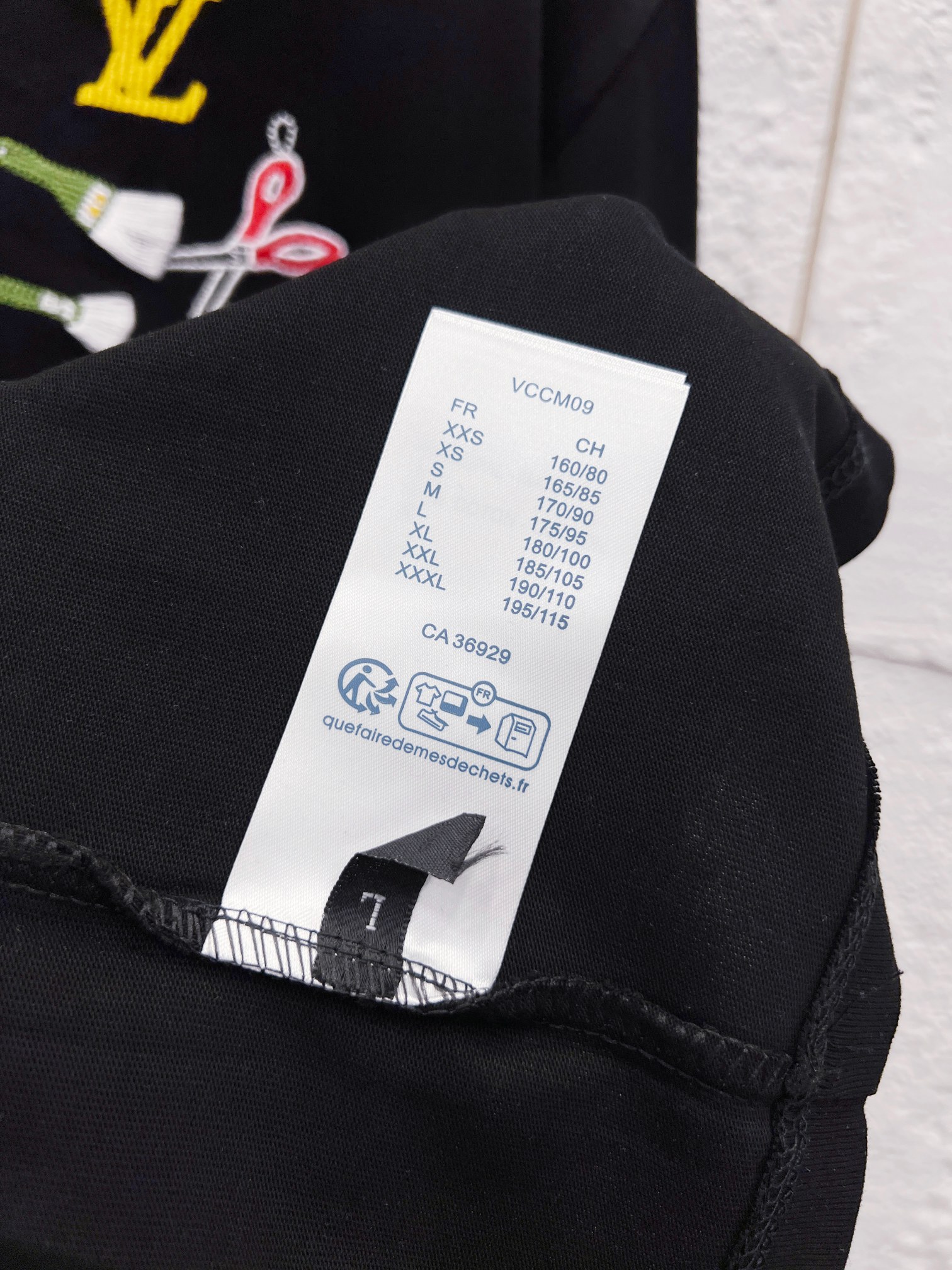 LV A貨男款工具刺繡短袖T恤 黑色精品潮流款| 7 LV A貨男款工具刺繡短袖T恤 黑色精品潮流款