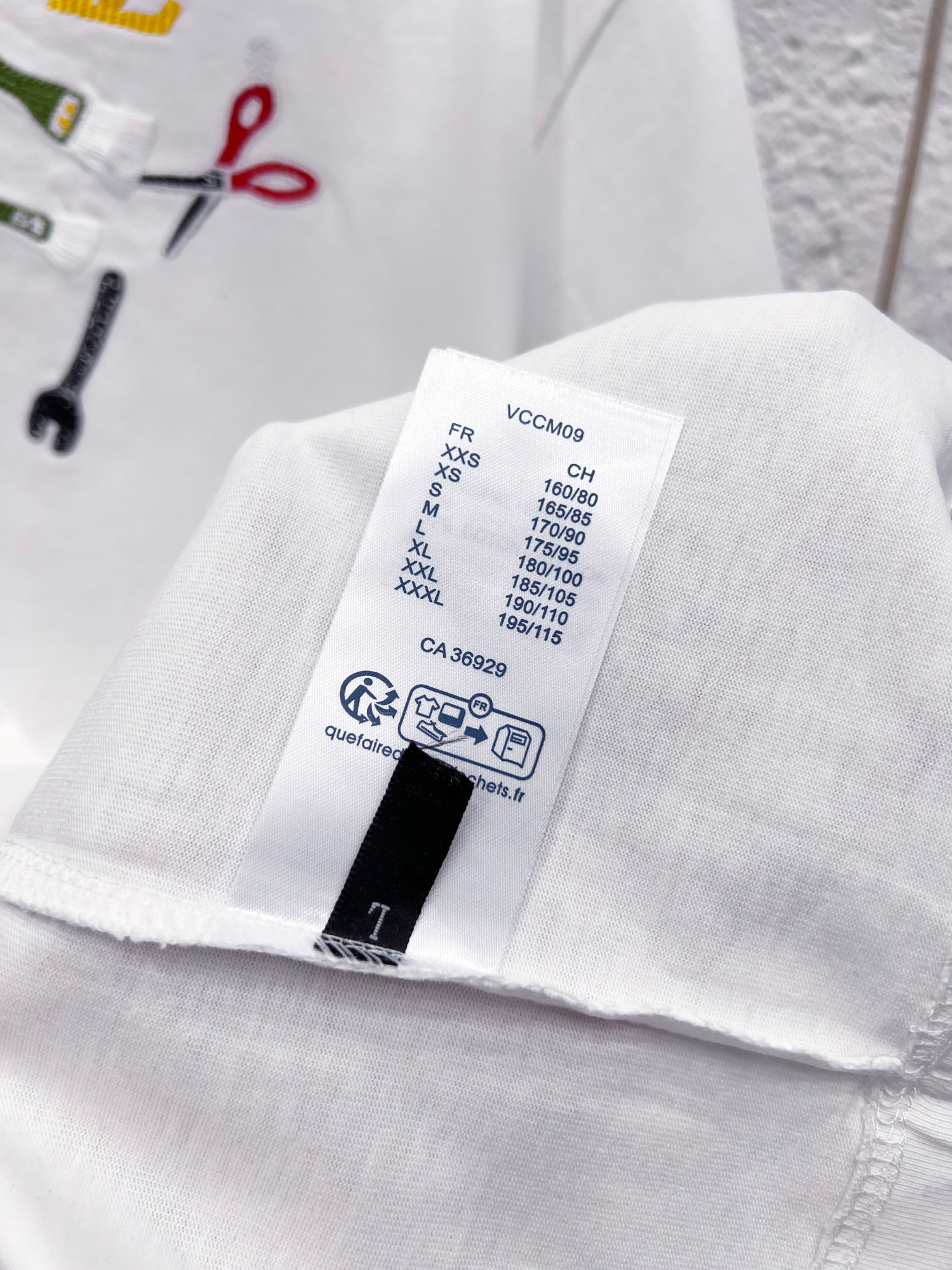 LV 一比一男款工具刺繡白色短袖T恤 夏季百搭潮T| 7 LV 一比一男款工具刺繡白色短袖T恤 夏季百搭潮T