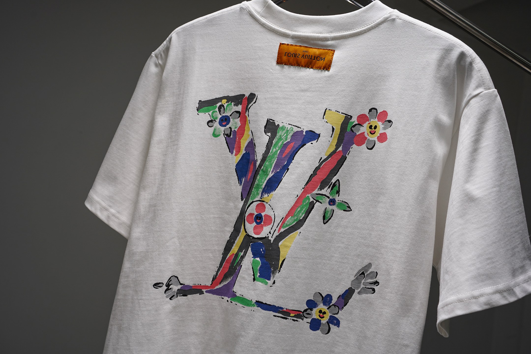 LV 高仿男款花卉刺繡短袖T恤 白色簡約百搭款| 19 LV 高仿男款花卉刺繡短袖T恤 白色簡約百搭款