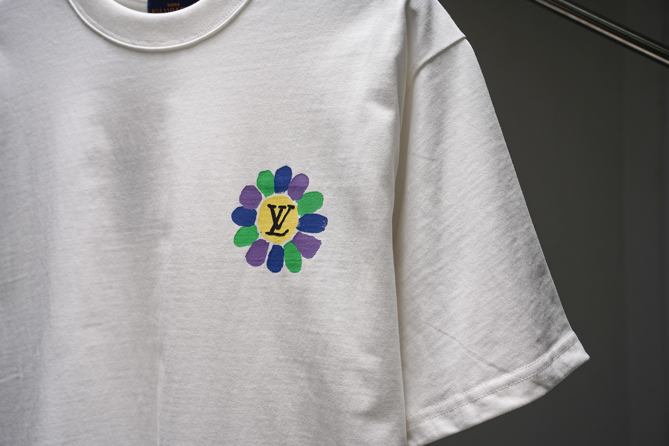 LV 高仿男款花卉刺繡短袖T恤 白色簡約百搭款| 9 LV 高仿男款花卉刺繡短袖T恤 白色簡約百搭款