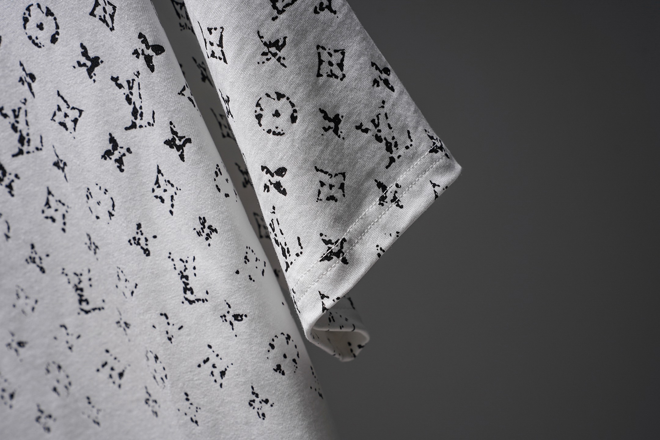 LV 高仿男款滿版Monogram短袖T恤 白色時尚百搭款| 7 LV 高仿男款滿版Monogram短袖T恤 白色時尚百搭款