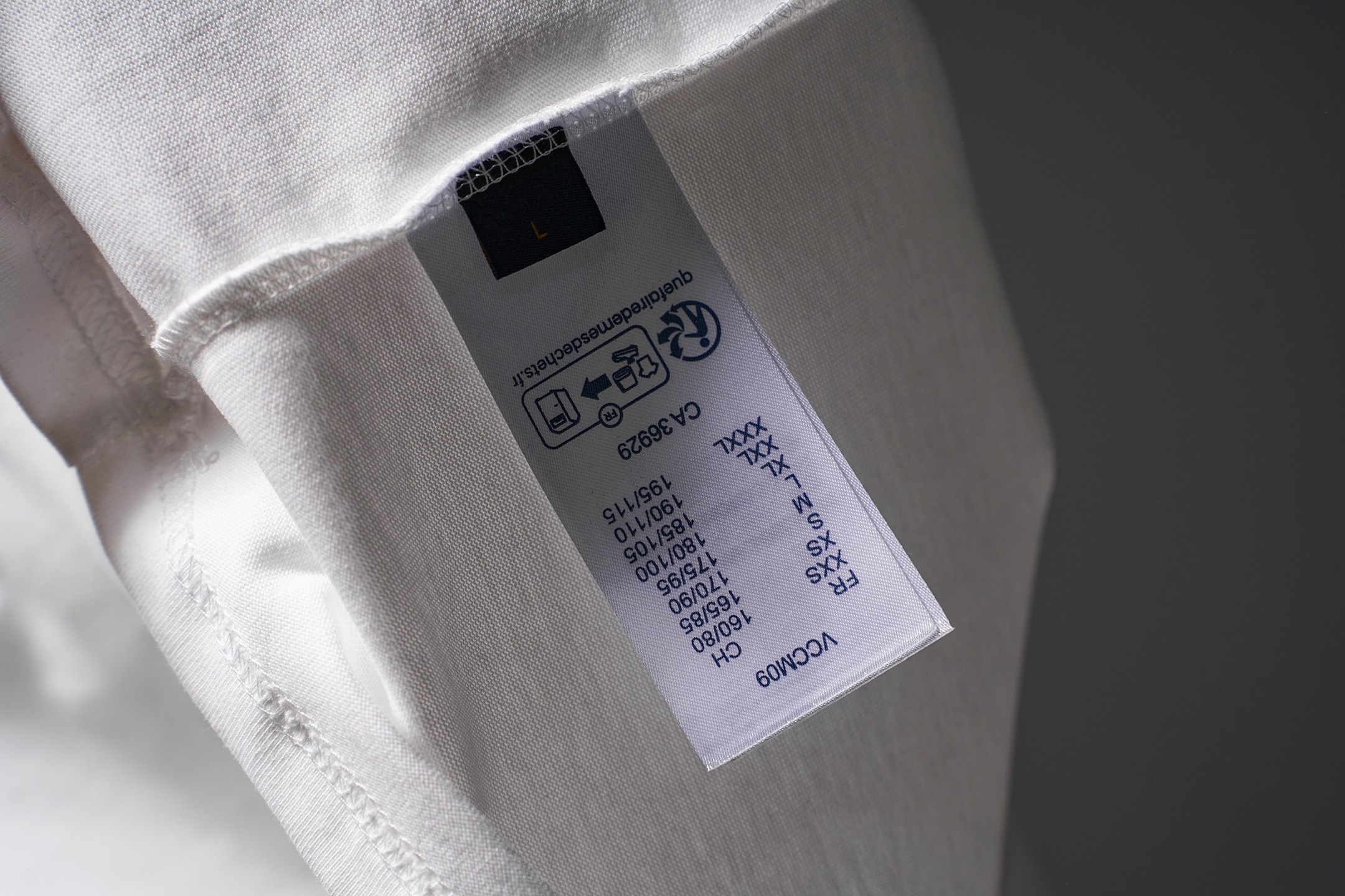LV 高仿男款刺繡LOGO短袖T恤 白色簡約百搭款| 15 LV 高仿男款刺繡LOGO短袖T恤 白色簡約百搭款