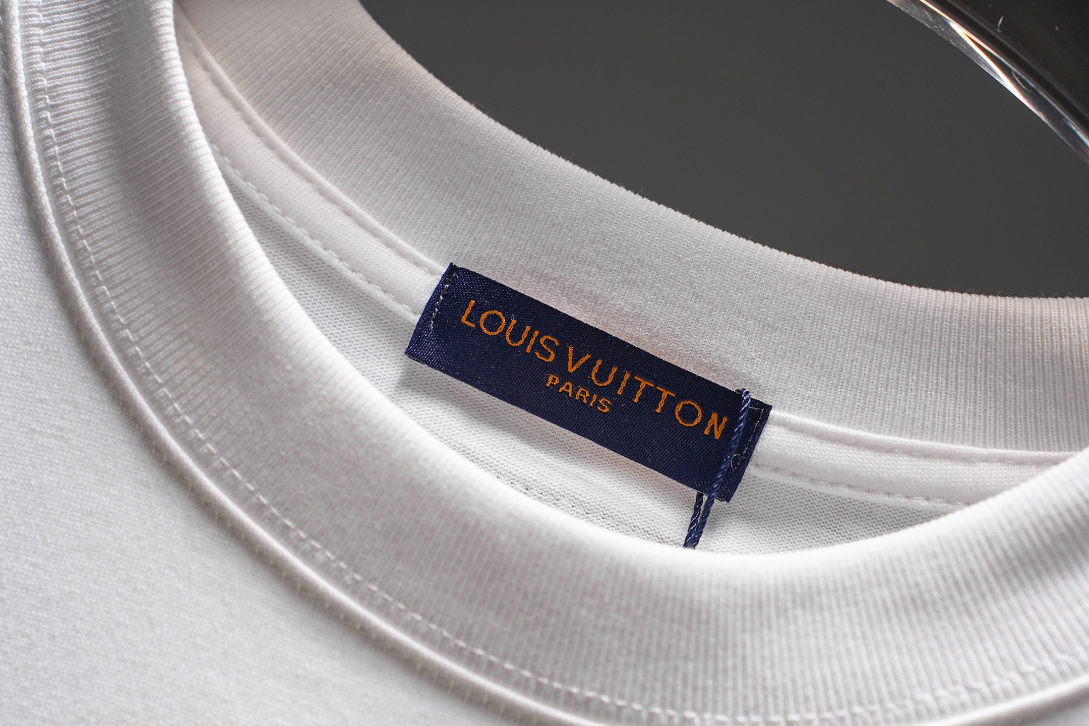 LV 高仿男款刺繡LOGO短袖T恤 白色簡約百搭款| 13 LV 高仿男款刺繡LOGO短袖T恤 白色簡約百搭款