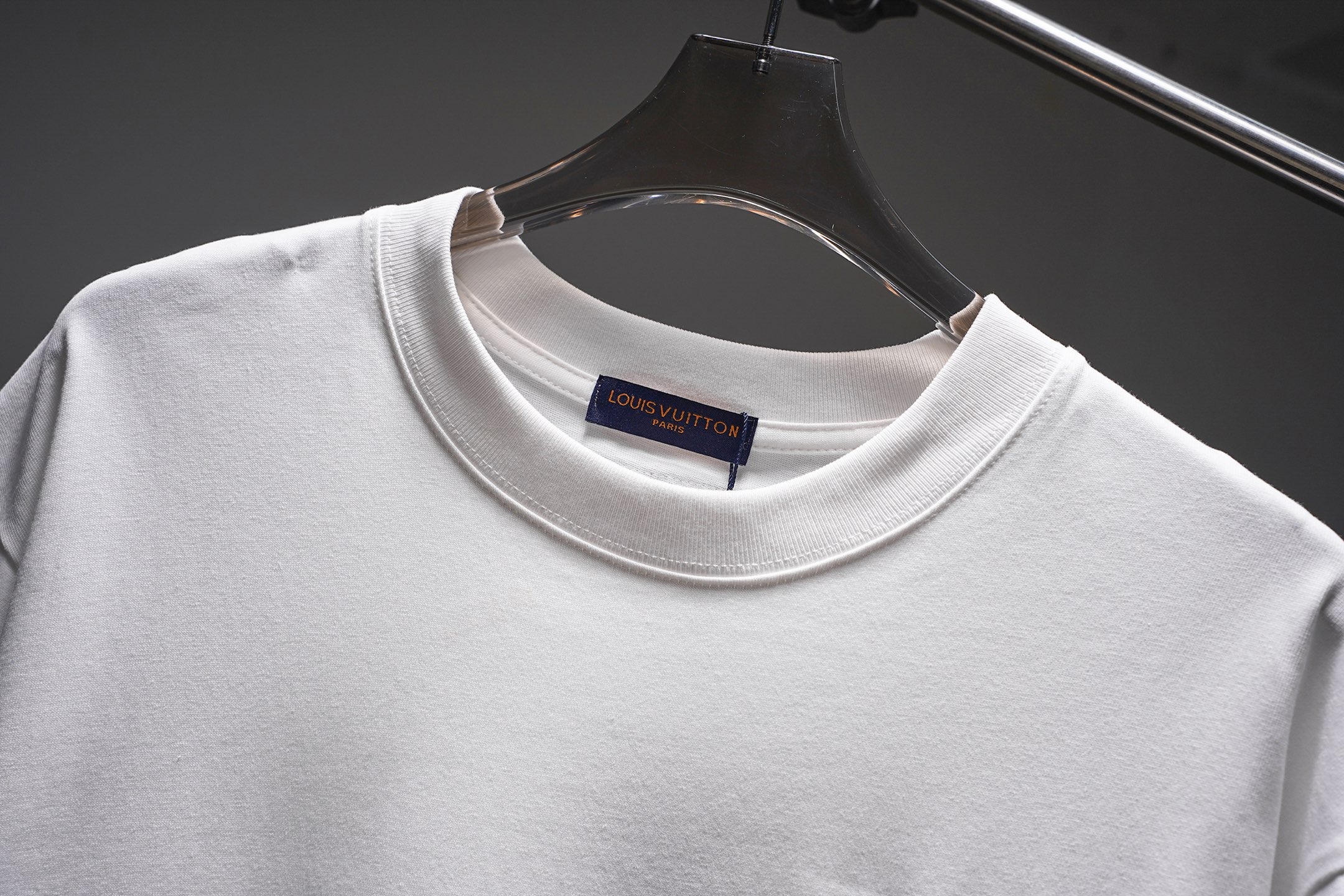 LV 高仿男款刺繡LOGO短袖T恤 白色簡約百搭款| 11 LV 高仿男款刺繡LOGO短袖T恤 白色簡約百搭款