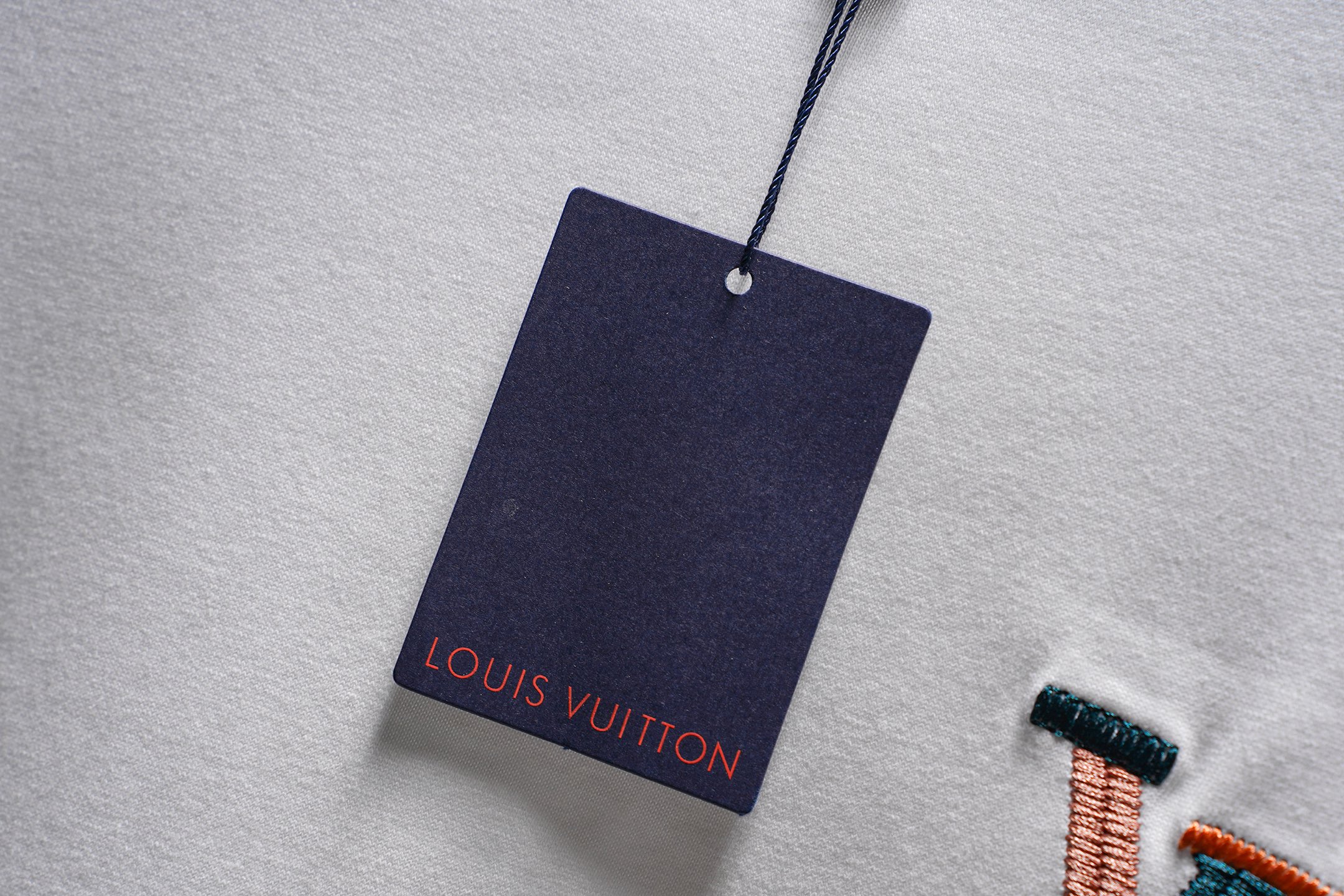 LV 高仿男款刺繡LOGO短袖T恤 白色簡約百搭款| 10 LV 高仿男款刺繡LOGO短袖T恤 白色簡約百搭款