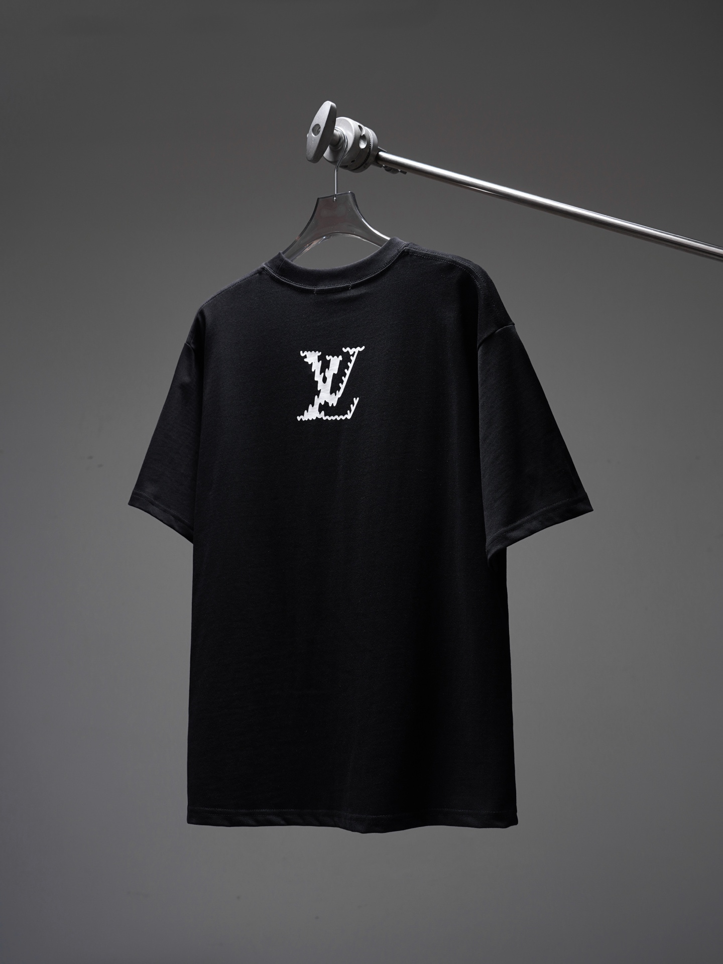 LV 原單男款字母印花短袖T恤 黑色街頭潮流款| 14 LV 原單男款字母印花短袖T恤 黑色街頭潮流款