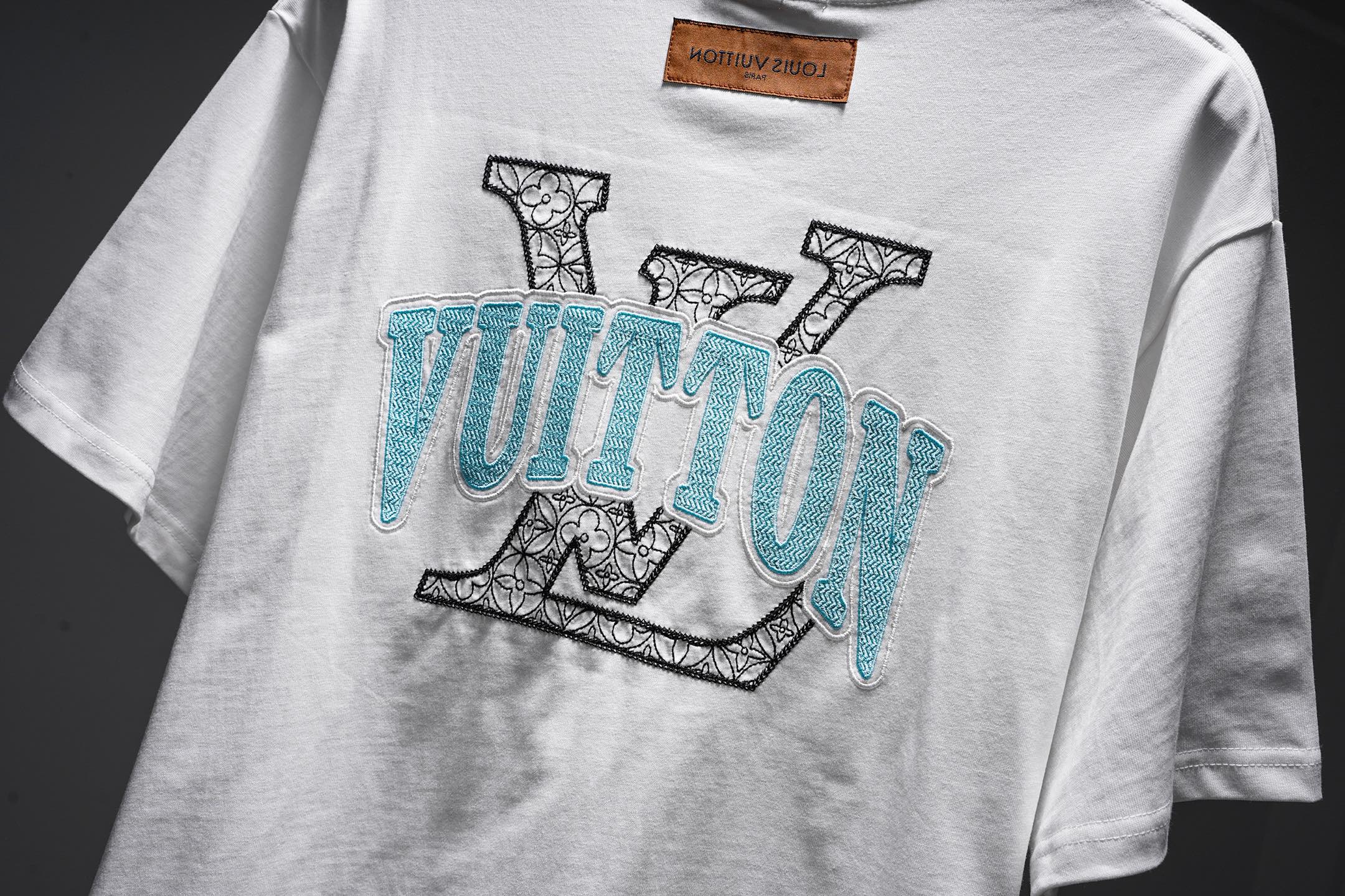 LV A貨男款刺繡字母短袖T恤 白色極簡休閒款| 19 LV A貨男款刺繡字母短袖T恤 白色極簡休閒款