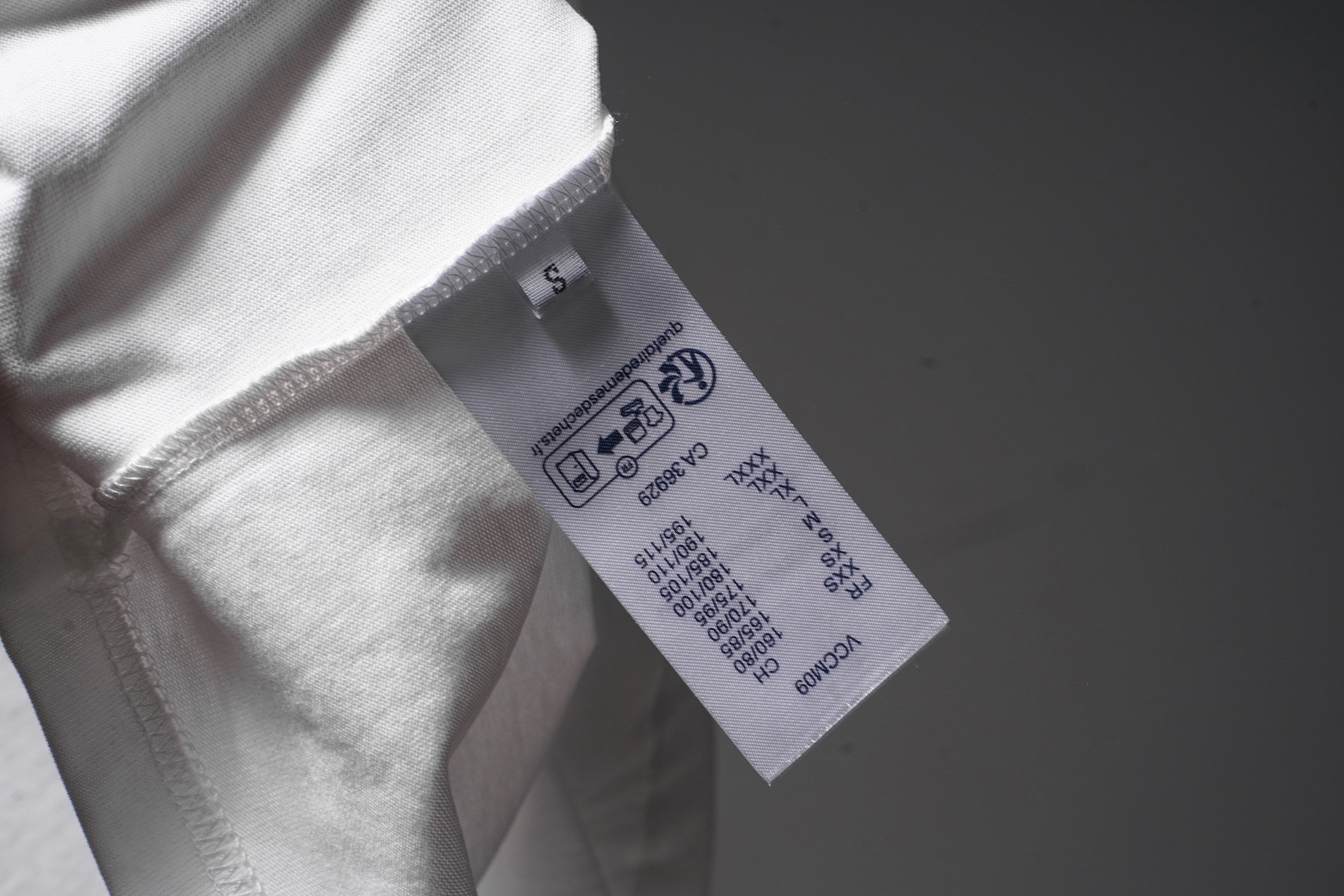 LV A貨男款刺繡字母短袖T恤 白色極簡休閒款| 15 LV A貨男款刺繡字母短袖T恤 白色極簡休閒款