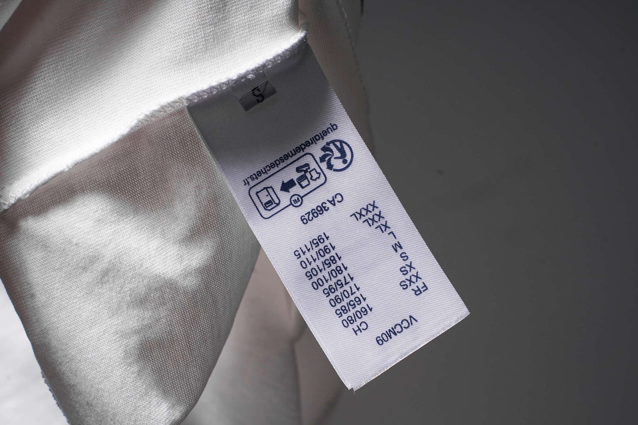 LV 一比一男款刺繡LOGO短袖T恤 白色高級百搭款| 15 LV 一比一男款刺繡LOGO短袖T恤 白色高級百搭款
