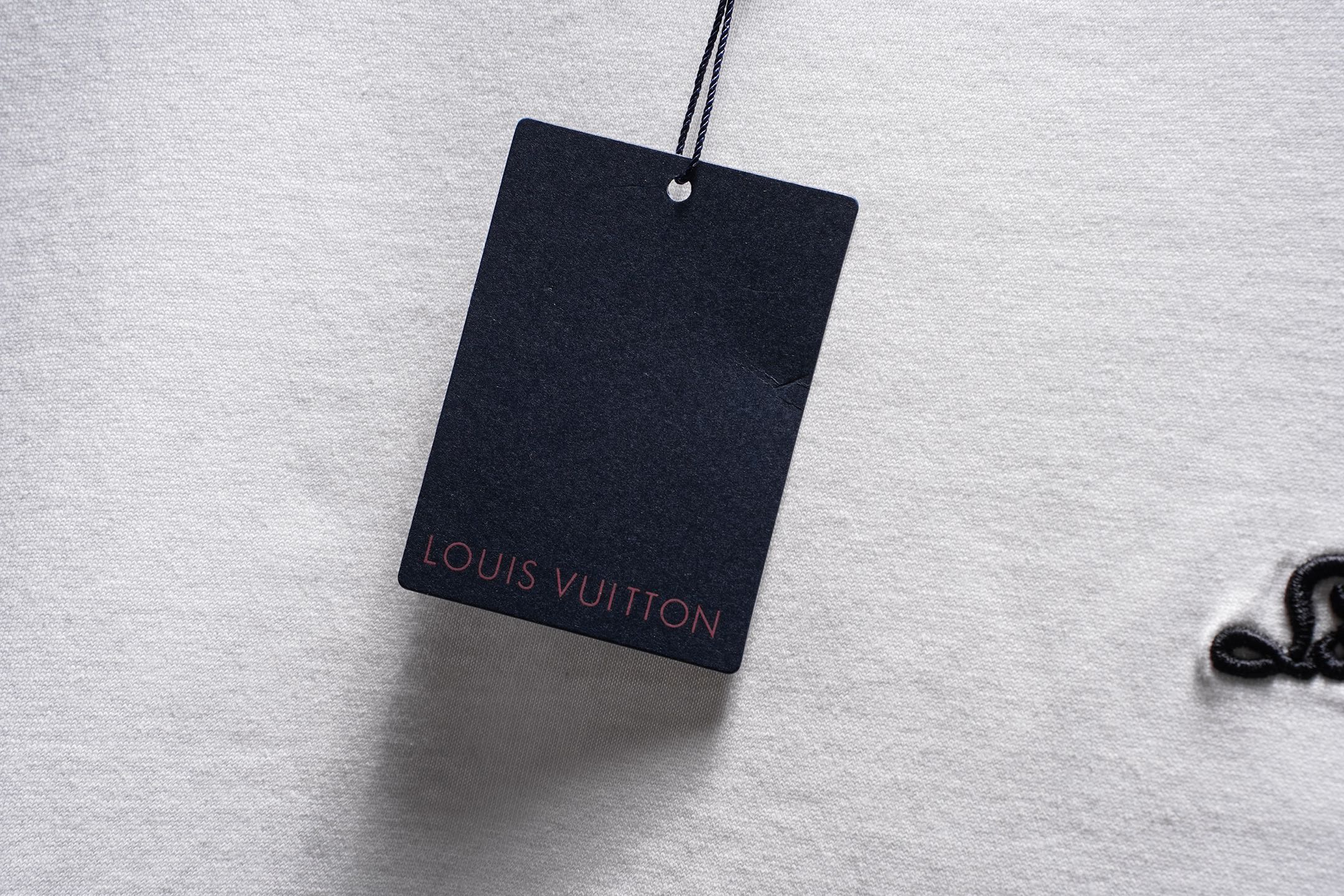 LV 一比一男款刺繡LOGO短袖T恤 白色高級百搭款| 11 LV 一比一男款刺繡LOGO短袖T恤 白色高級百搭款
