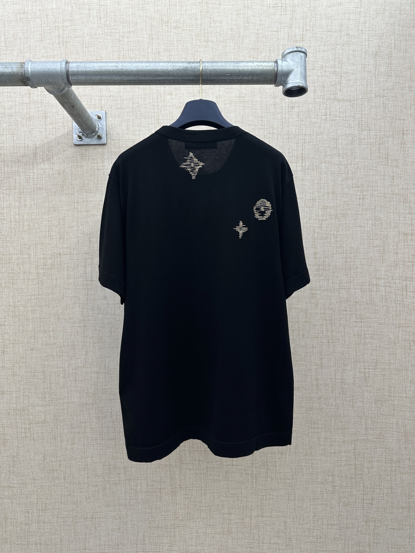 LV高仿男款針織刺繡短袖T恤 黑色精品潮流款| 14 LV高仿男款針織刺繡短袖T恤 黑色精品潮流款