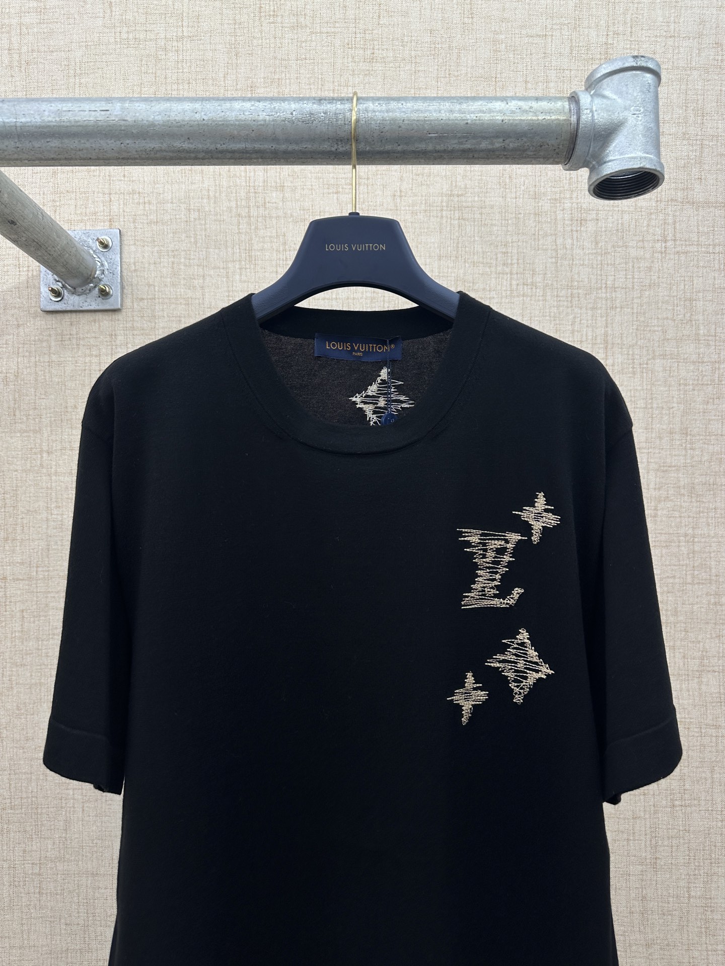LV高仿男款針織刺繡短袖T恤 黑色精品潮流款| 13 LV高仿男款針織刺繡短袖T恤 黑色精品潮流款
