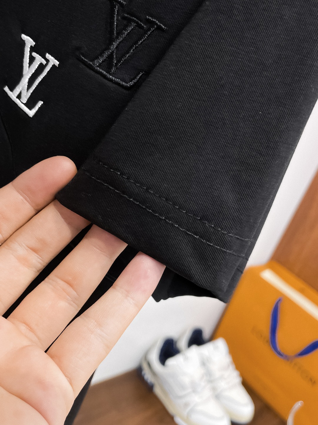 LV A貨簡約刺繡Logo短袖T恤百搭潮流款| 8 LV A貨簡約刺繡Logo短袖T恤百搭潮流款