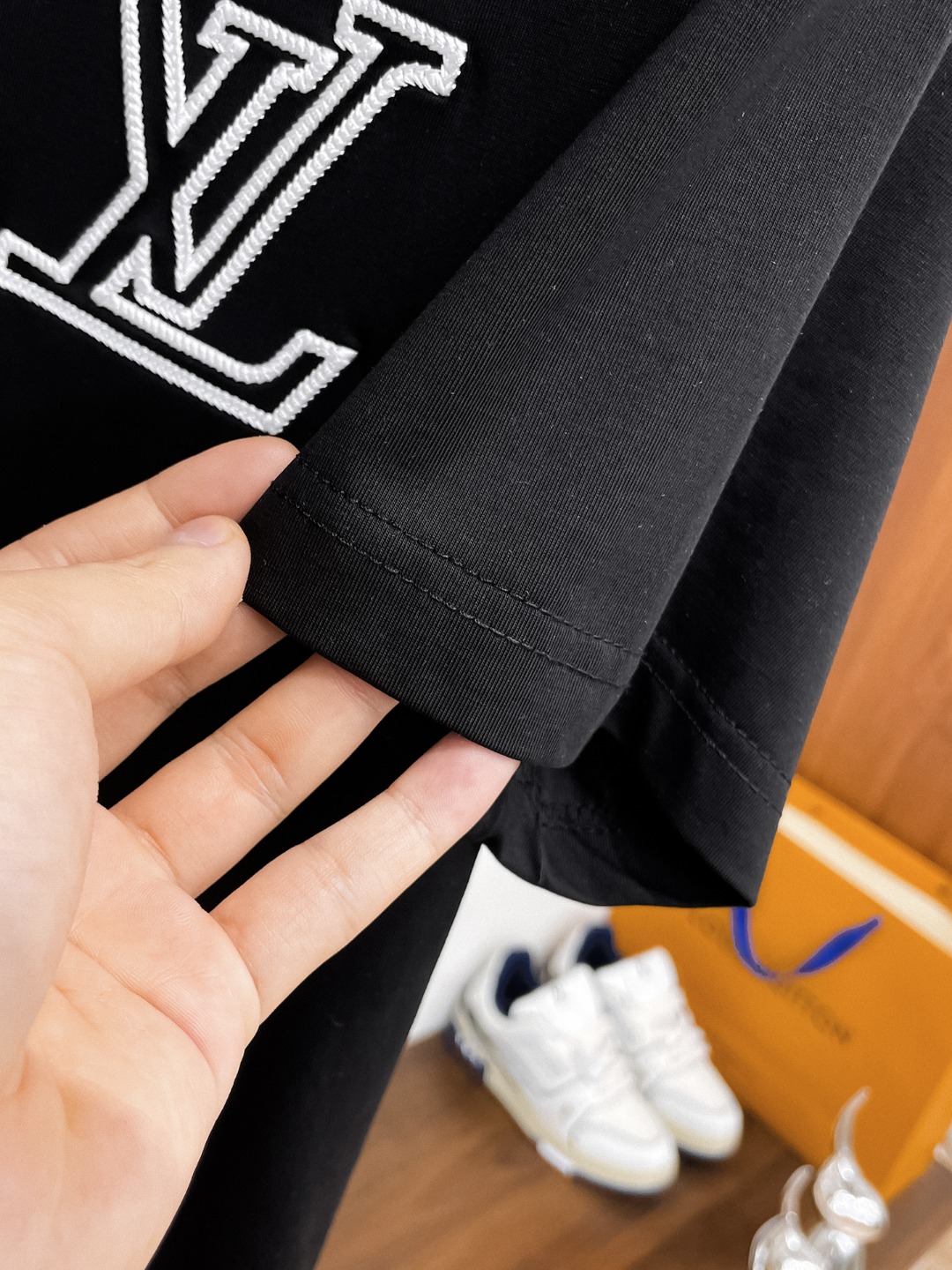 LV A貨簡約刺繡Logo短袖T恤百搭潮流款| 15 LV A貨簡約刺繡Logo短袖T恤百搭潮流款