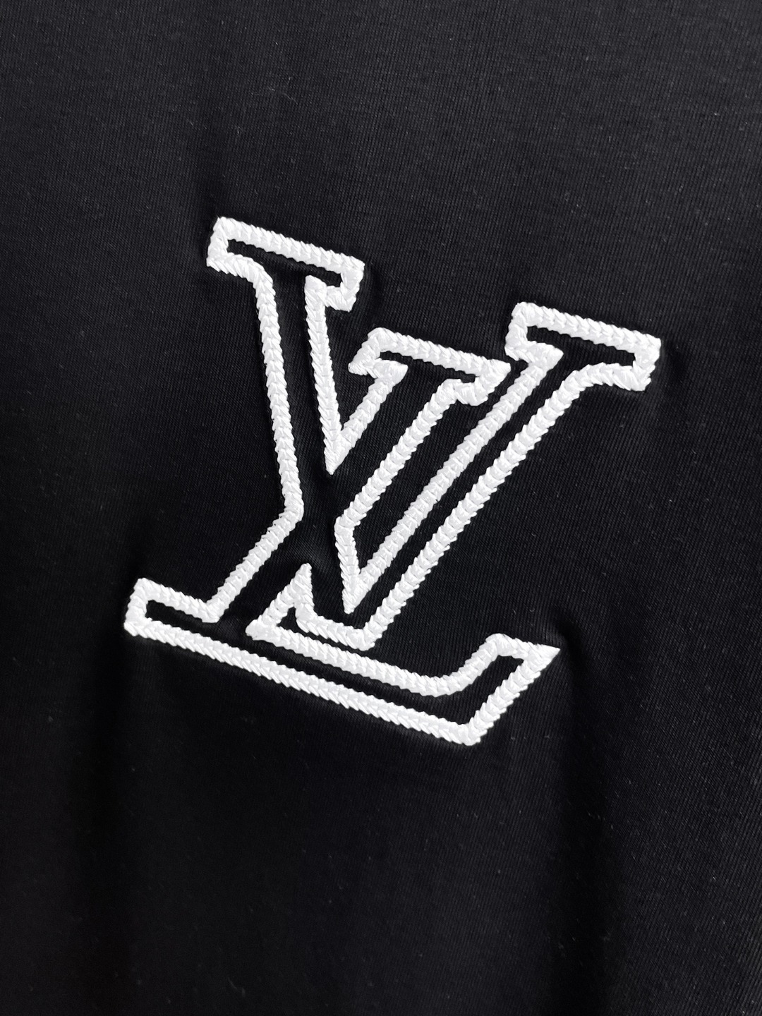 LV A貨簡約刺繡Logo短袖T恤百搭潮流款| 11 LV A貨簡約刺繡Logo短袖T恤百搭潮流款