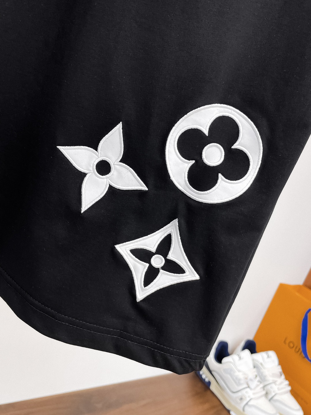 LV A貨簡約刺繡Logo短袖T恤百搭潮流款| 7 LV A貨簡約刺繡Logo短袖T恤百搭潮流款
