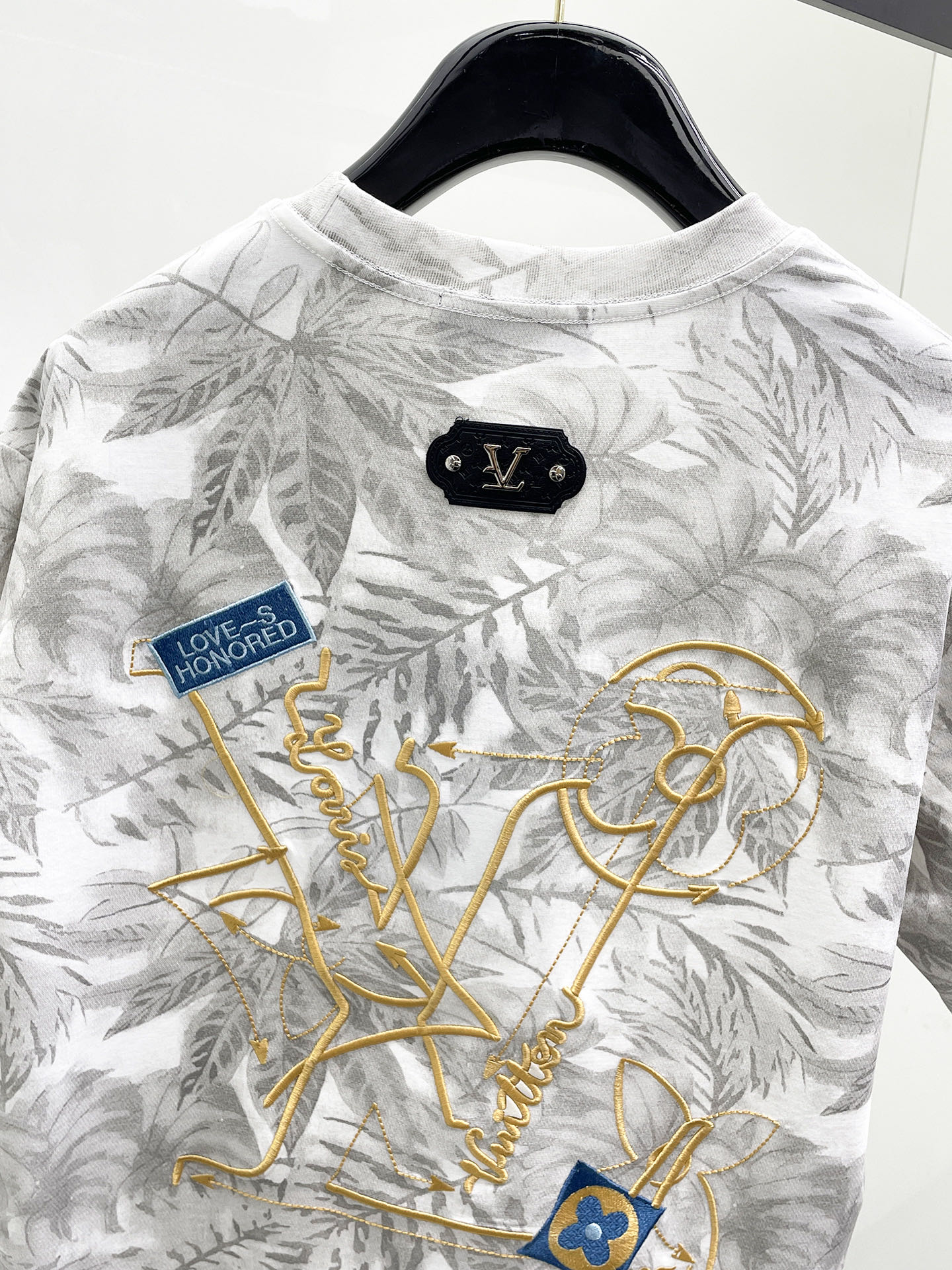 LV 一比一灰色植物印花短袖T恤 輕奢休閒款| 12 LV 一比一灰色植物印花短袖T恤 輕奢休閒款