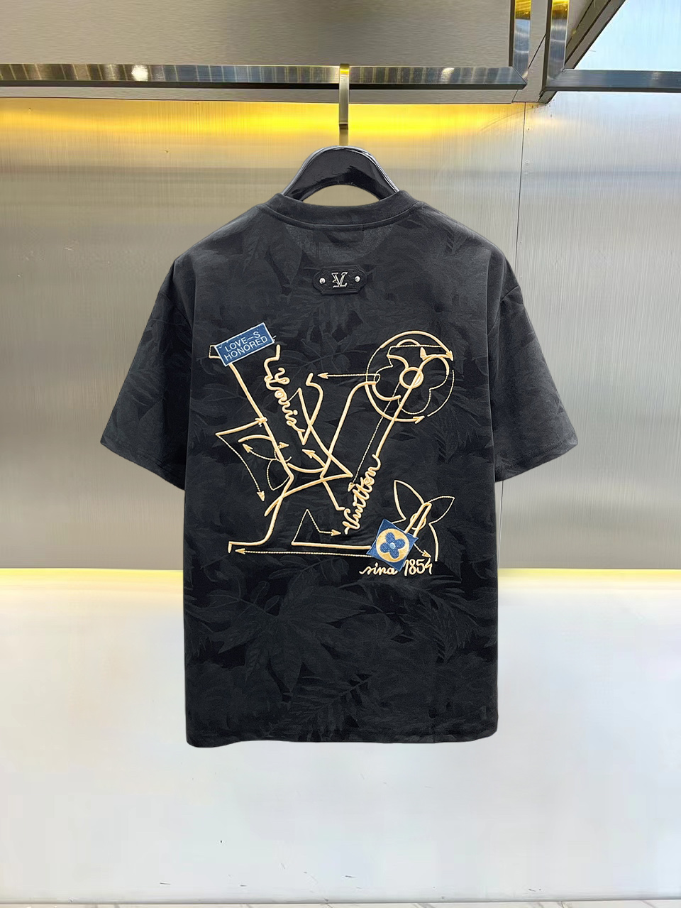 LV 原單大LOGO刺繡短袖T恤 黑色簡約百搭款| 14 LV 原單大LOGO刺繡短袖T恤 黑色簡約百搭款