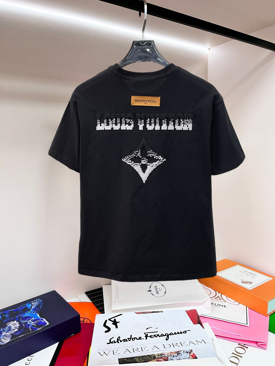 LV A貨男款漸層LOGO刺繡短袖T恤 黑色低調款| 14 LV A貨男款漸層LOGO刺繡短袖T恤 黑色低調款