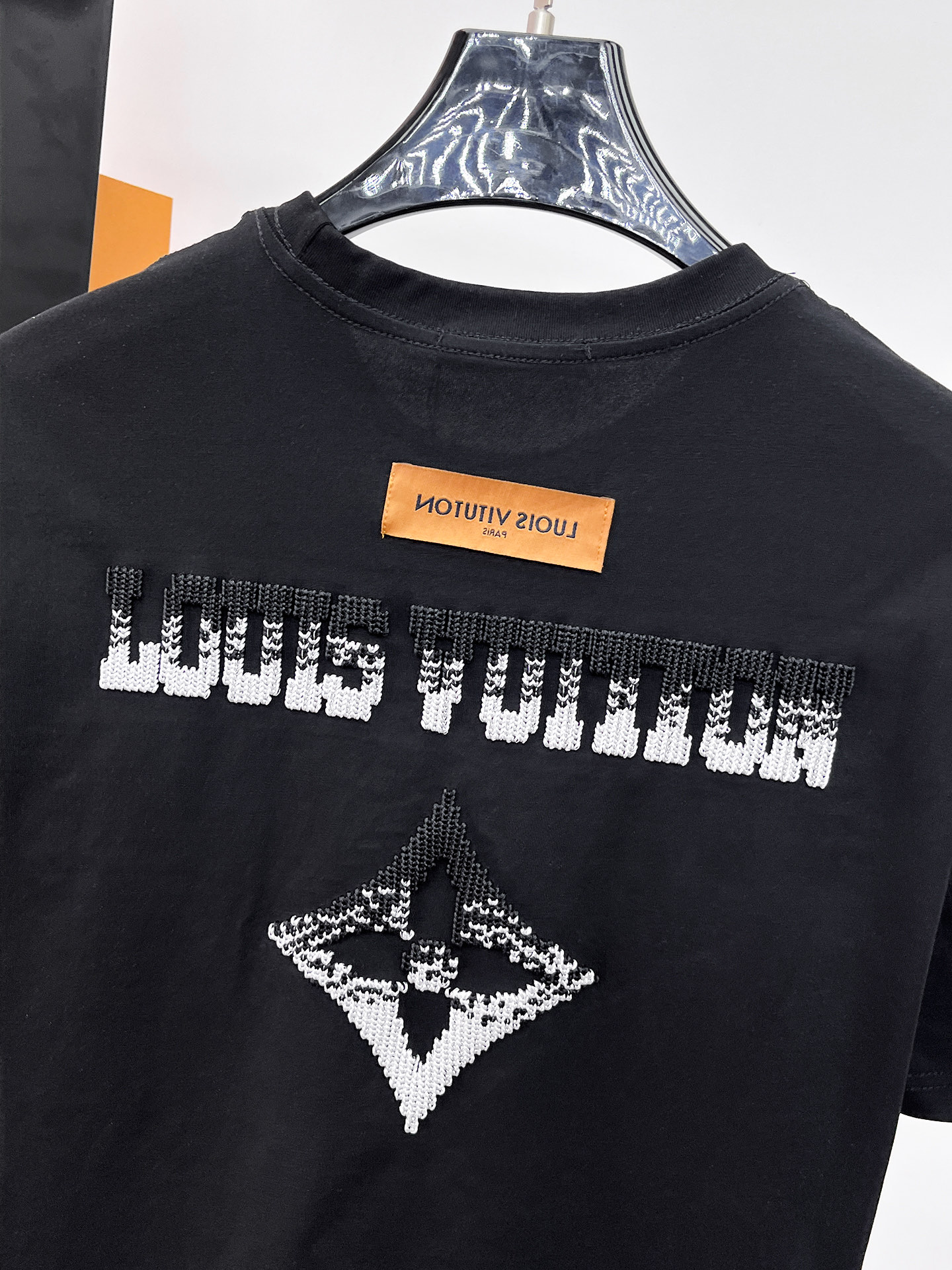 LV A貨男款漸層LOGO刺繡短袖T恤 黑色低調款| 12 LV A貨男款漸層LOGO刺繡短袖T恤 黑色低調款