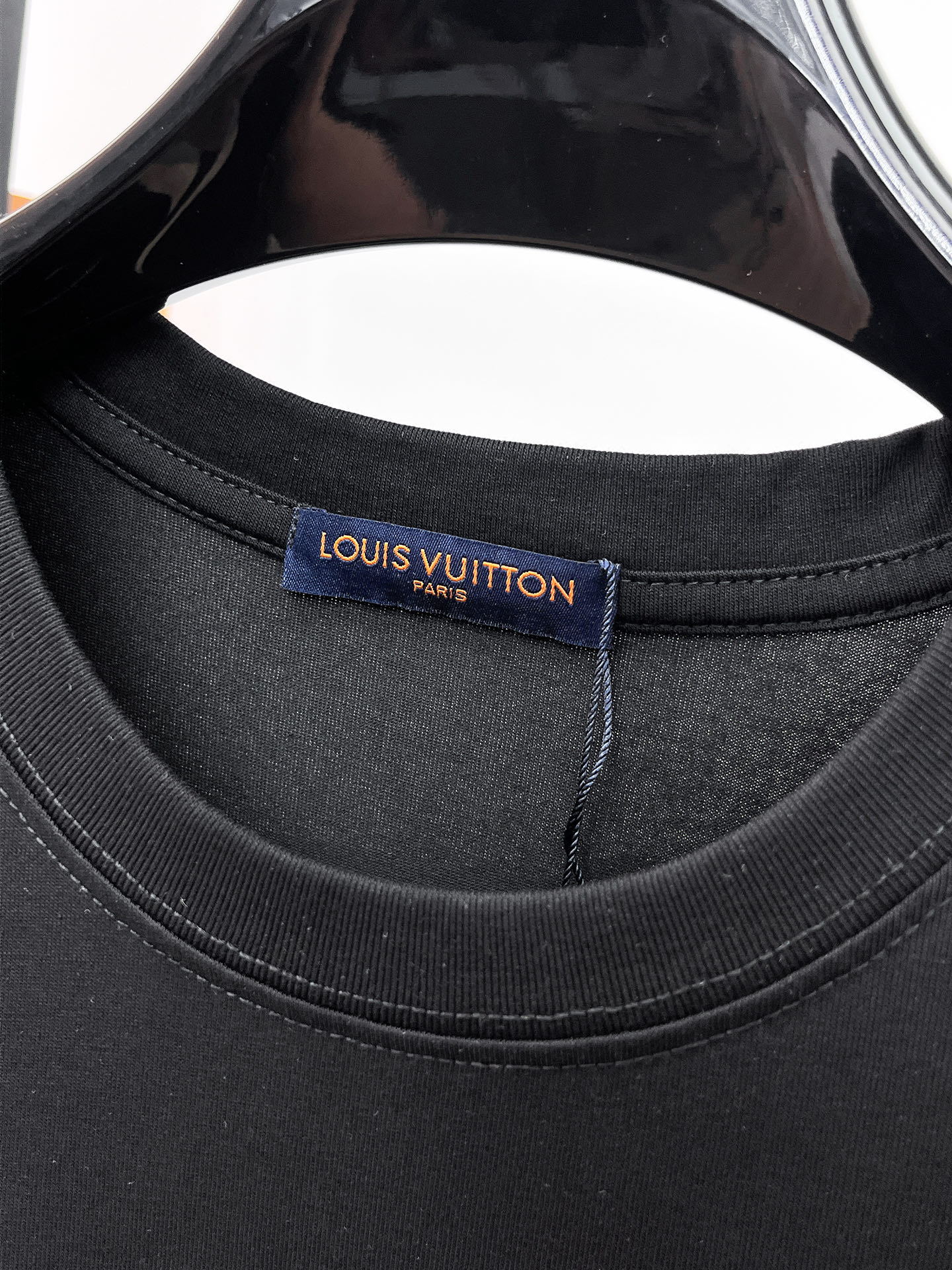 LV A貨男款漸層LOGO刺繡短袖T恤 黑色低調款| 11 LV A貨男款漸層LOGO刺繡短袖T恤 黑色低調款