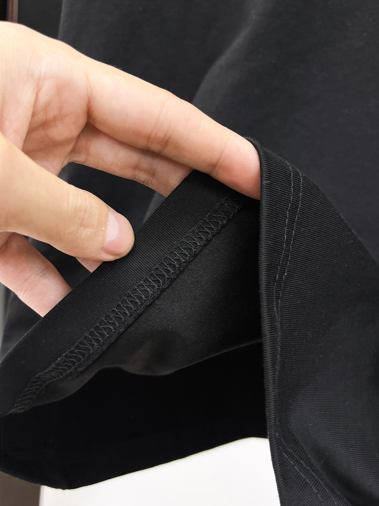 LV A貨男款漸層LOGO刺繡短袖T恤 黑色低調款| 8 LV A貨男款漸層LOGO刺繡短袖T恤 黑色低調款