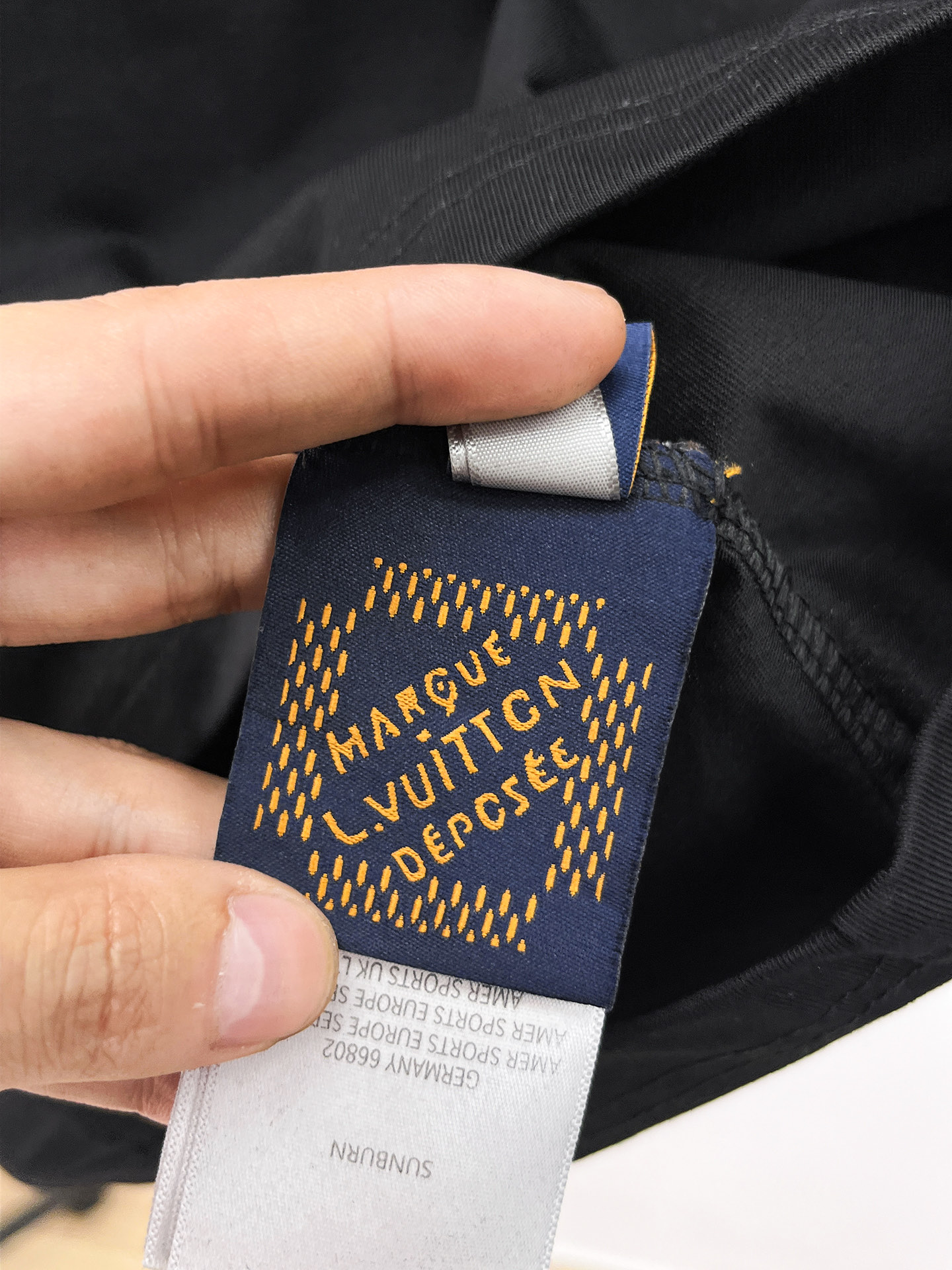 LV A貨男款漸層LOGO刺繡短袖T恤 黑色低調款| 7 LV A貨男款漸層LOGO刺繡短袖T恤 黑色低調款