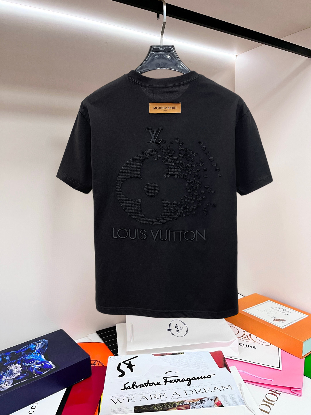 LV 一比一男款花卉浮雕短袖T恤 黑色質感款| 14 LV 一比一男款花卉浮雕短袖T恤 黑色質感款