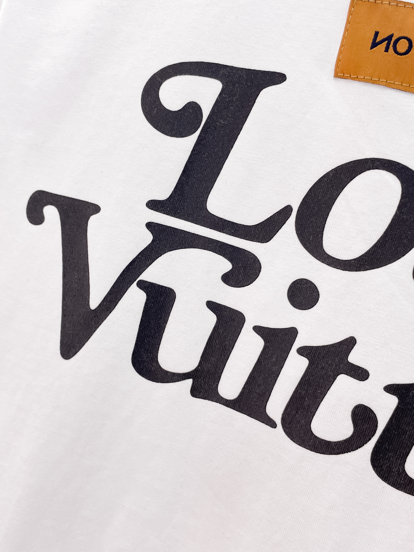 LV A貨男款卡通兔印花短袖T恤 白色清爽潮流款| 16 LV A貨男款卡通兔印花短袖T恤 白色清爽潮流款