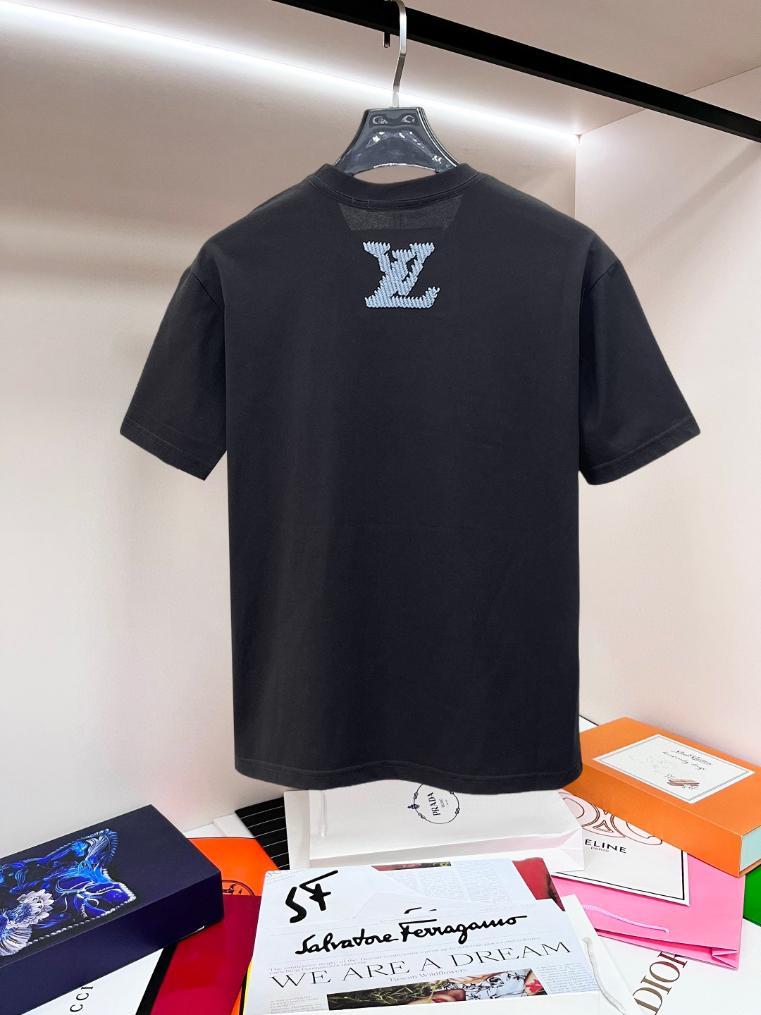 LV原單毛絨英文Logo短袖T恤黑色高端休閒上衣| 14 LV原單毛絨英文Logo短袖T恤黑色高端休閒上衣