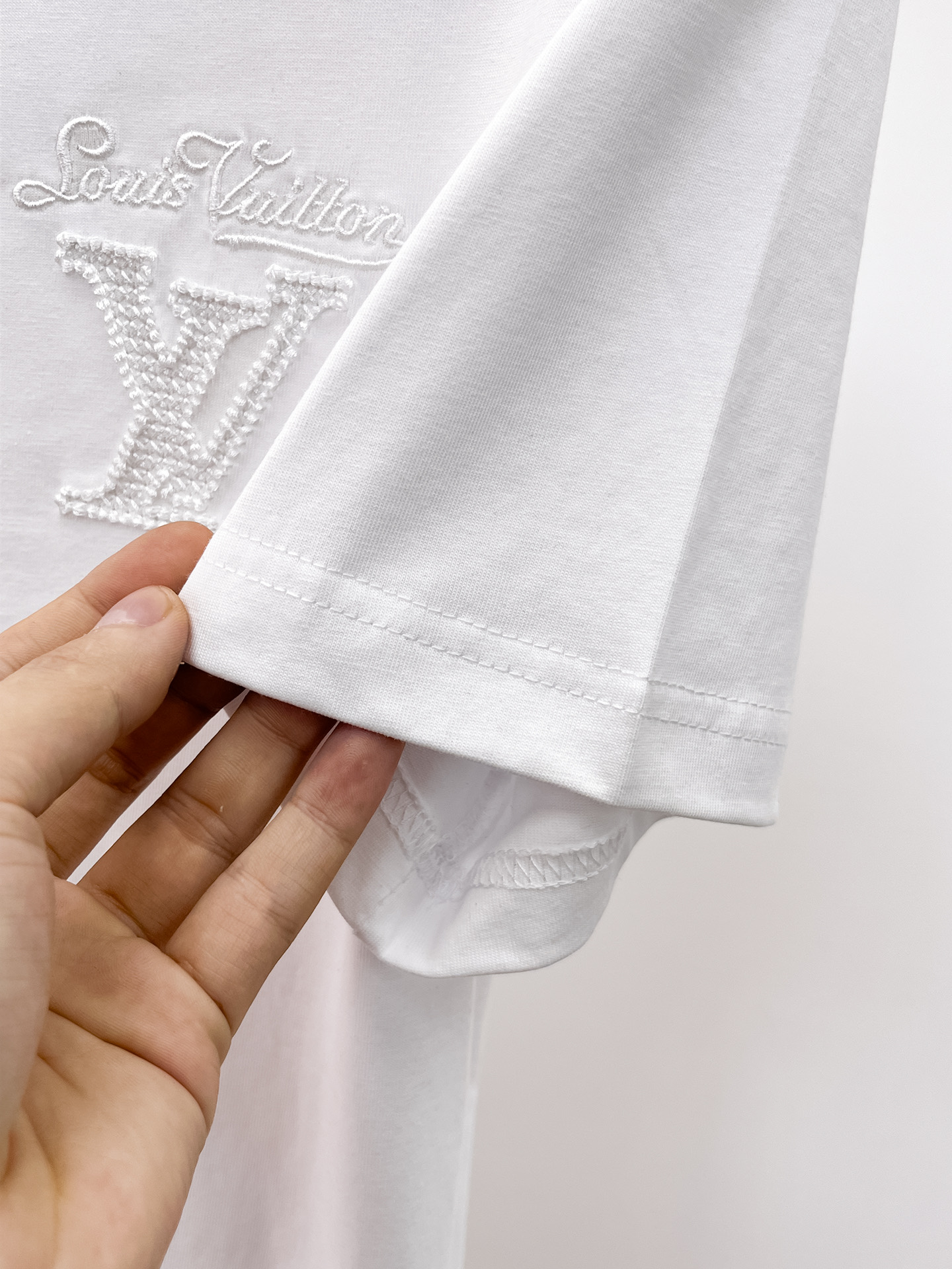 LV高仿刺繡字母短袖T恤白色簡約男士上衣| 9 LV高仿刺繡字母短袖T恤白色簡約男士上衣