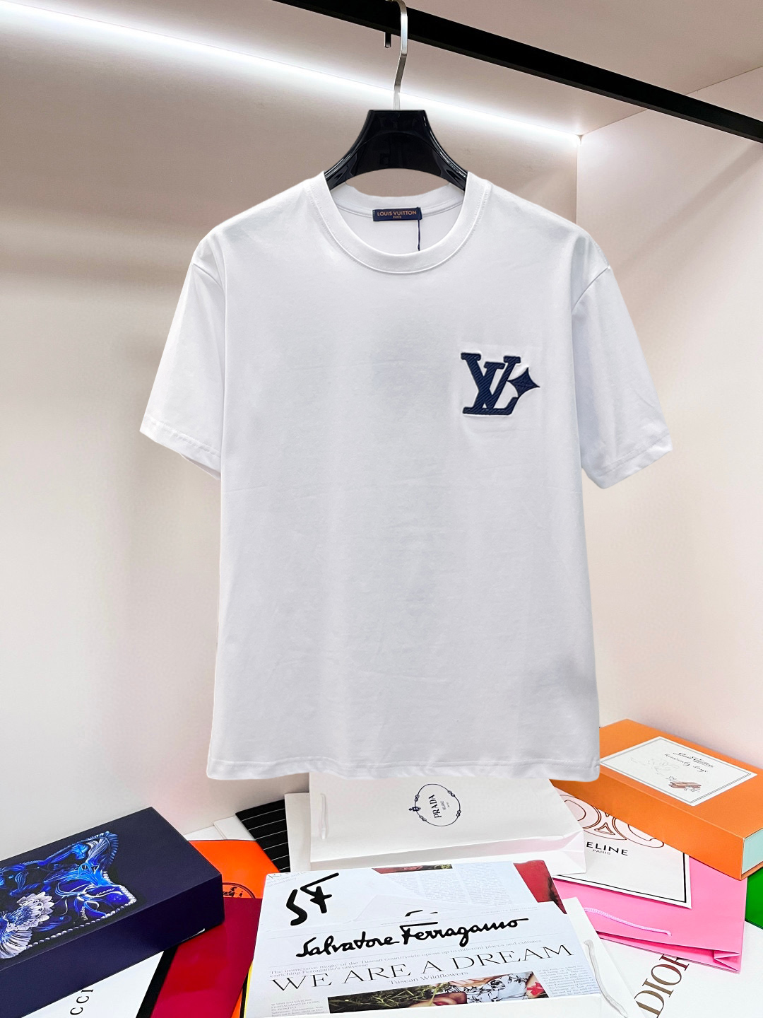 LV原單藍色刺繡Logo短袖T恤白色男士百搭上衣| 6 LV原單藍色刺繡Logo短袖T恤白色男士百搭上衣