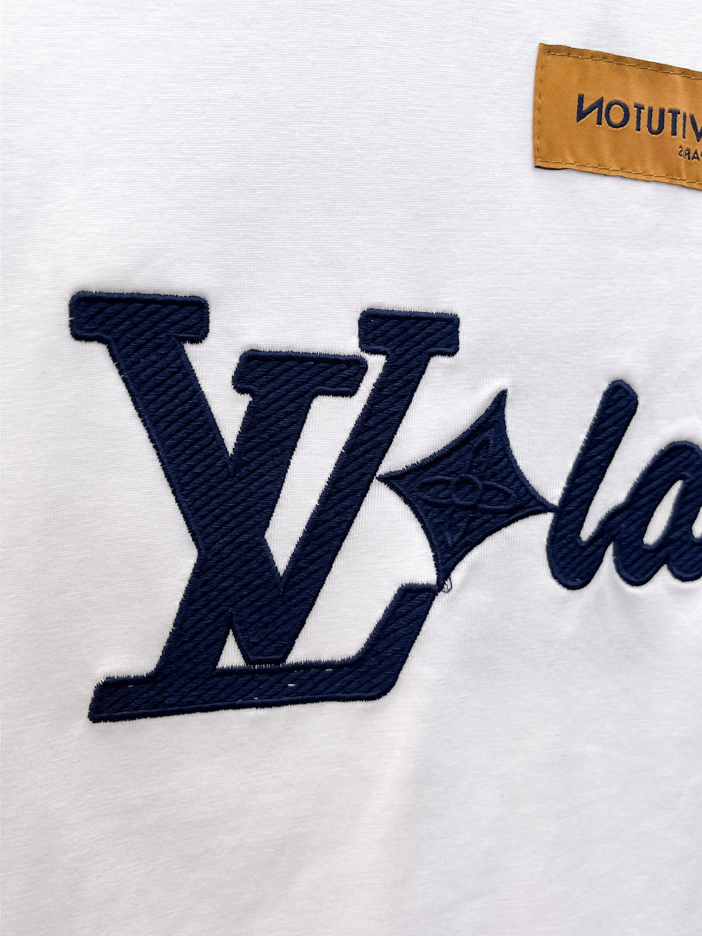 LV原單藍色刺繡Logo短袖T恤白色男士百搭上衣| 15 LV原單藍色刺繡Logo短袖T恤白色男士百搭上衣