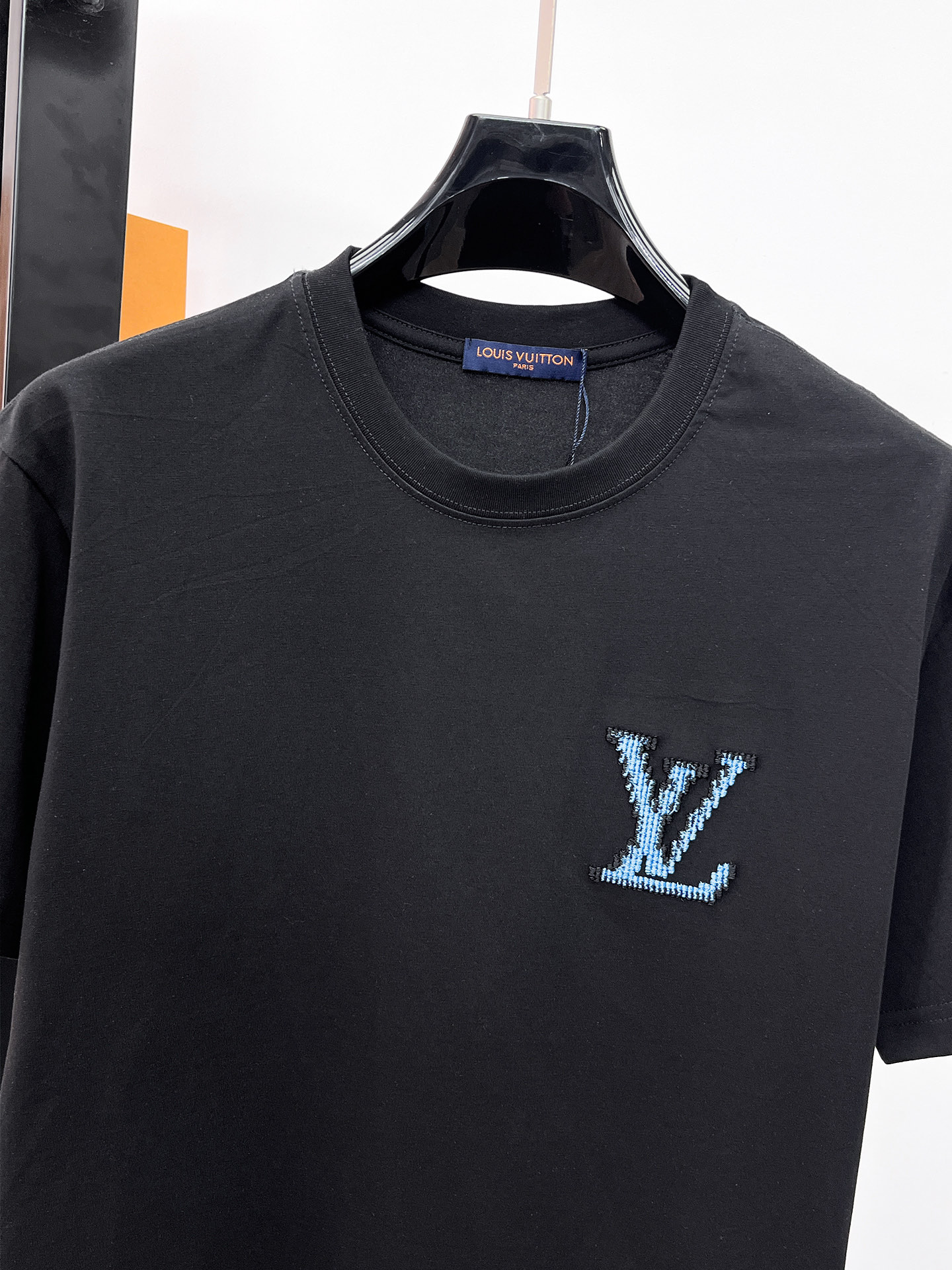 LV高仿藍色字母刺繡短袖T恤黑色男士潮流上衣| 13 LV高仿藍色字母刺繡短袖T恤黑色男士潮流上衣